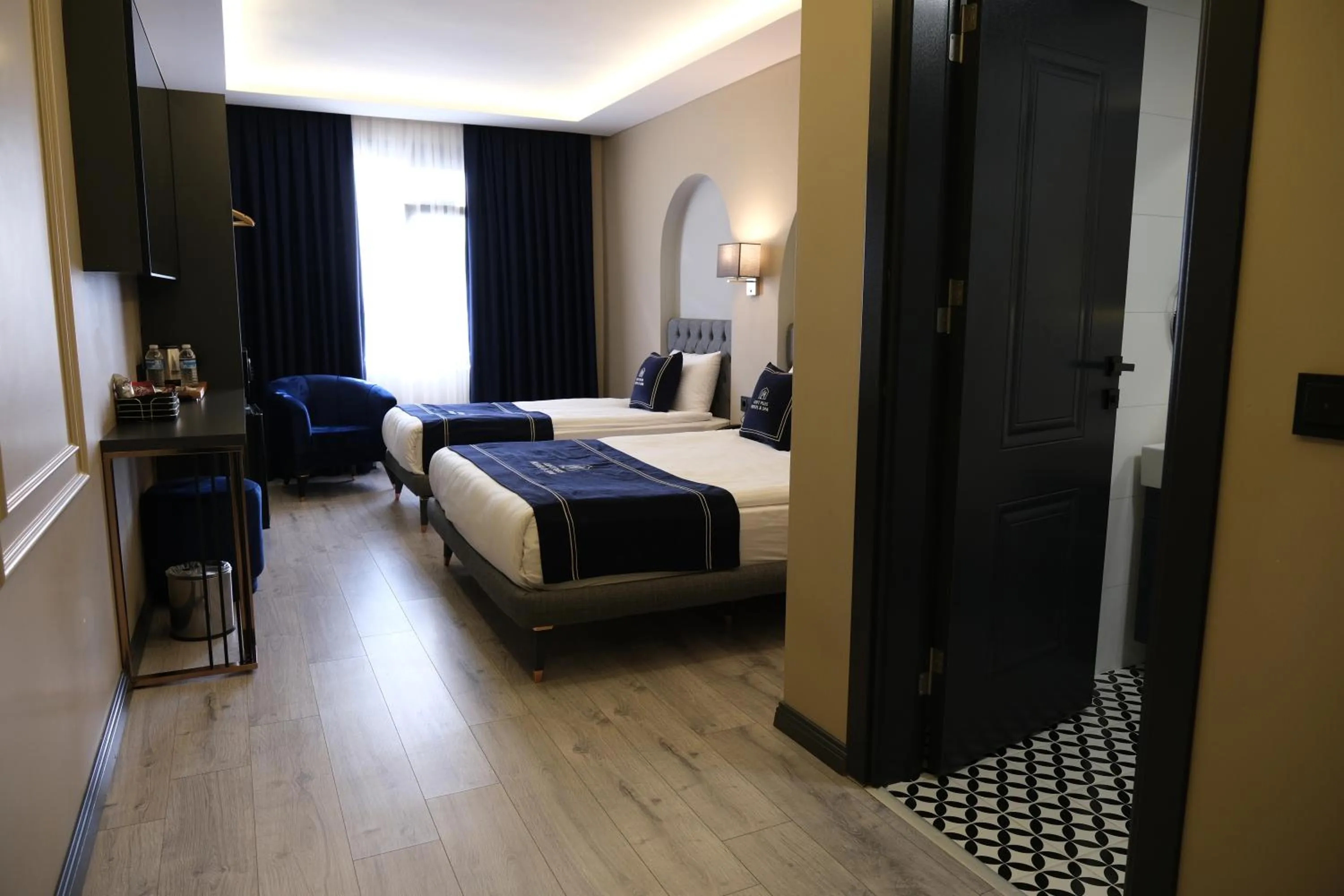 Photo of the whole room, Bed in Park Hotel & Private Transportation İstanbul Airport-By Loft