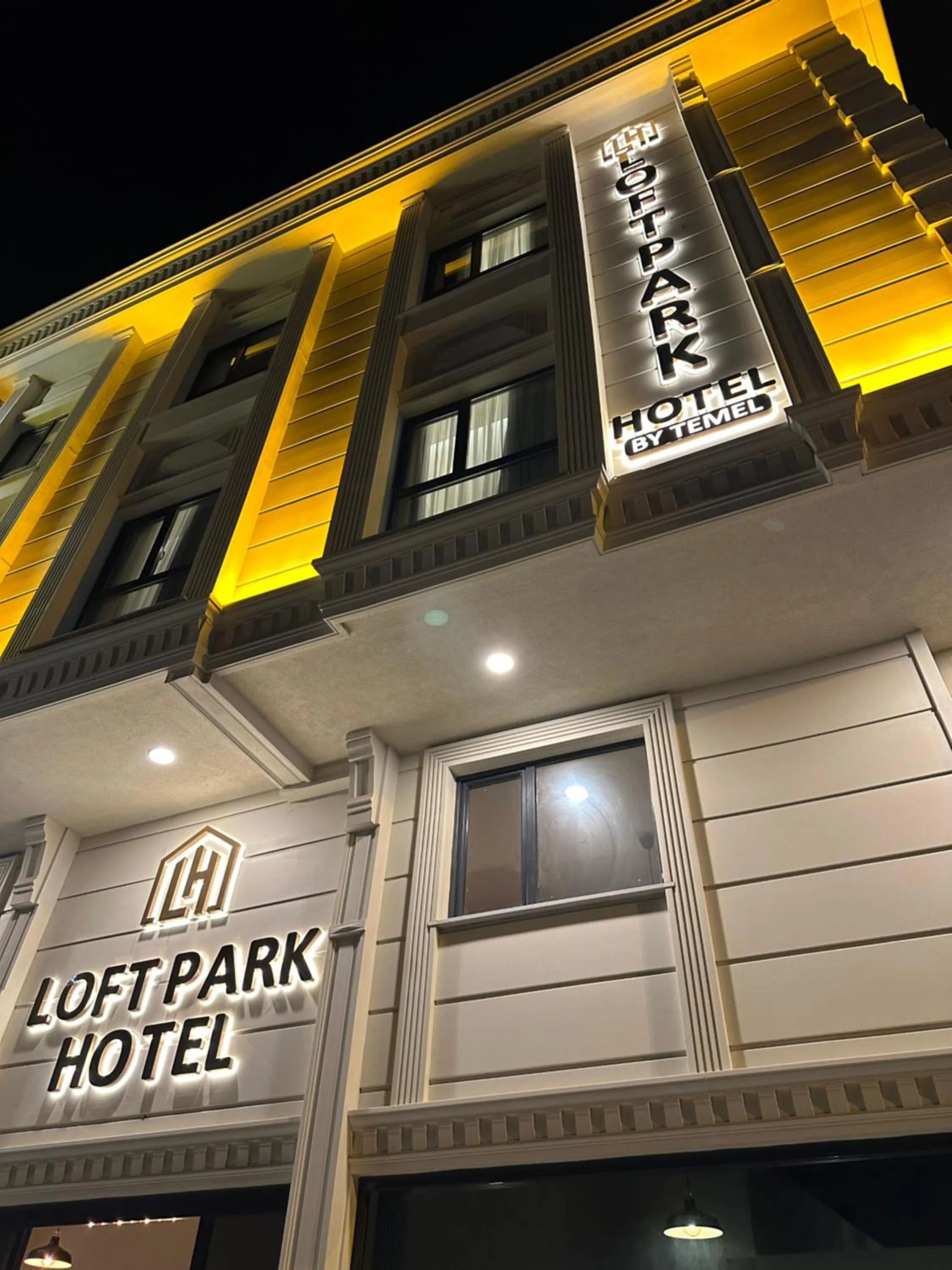 Property building in Park Hotel & Private Transportation İstanbul Airport-By Loft