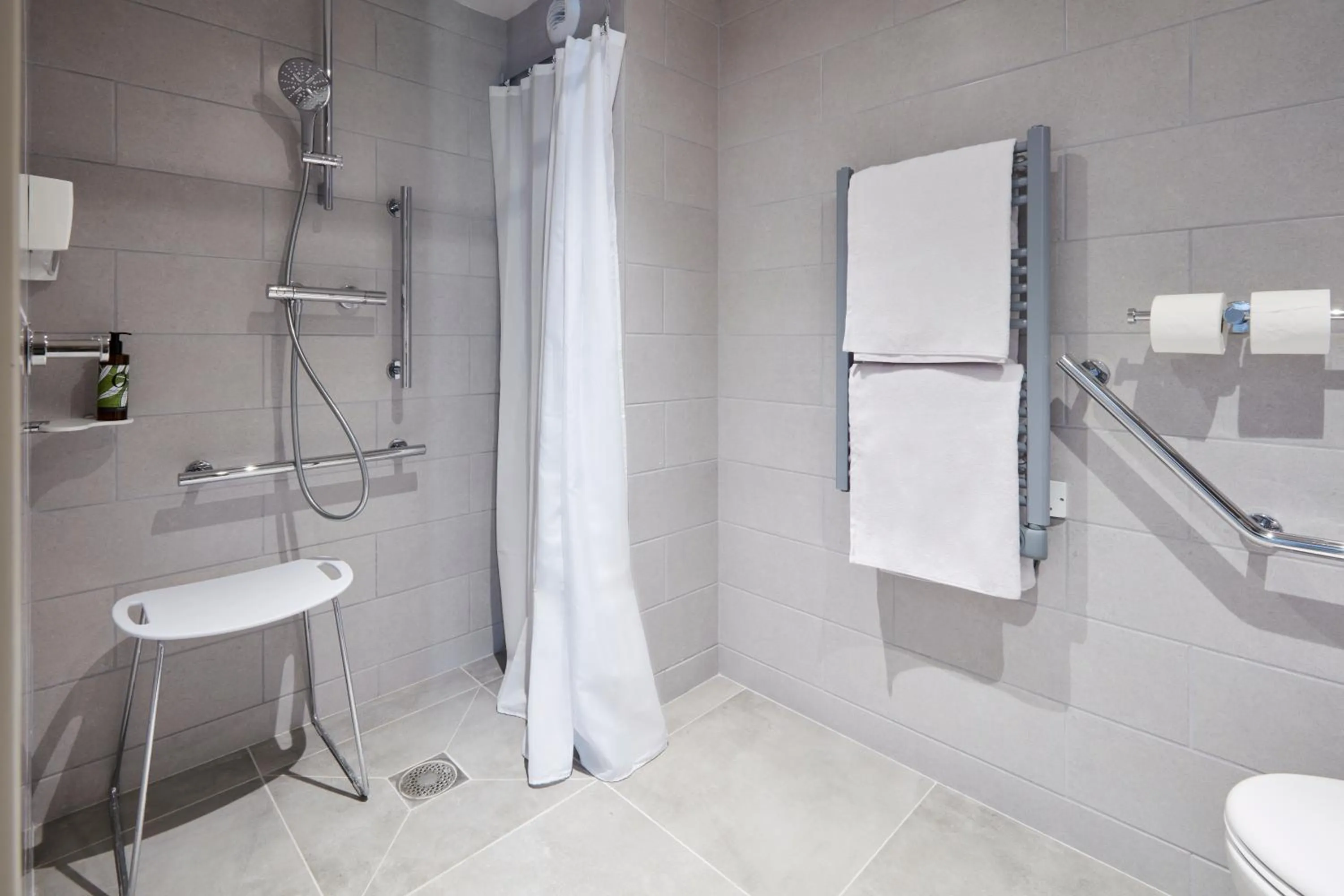 Shower in Aparthotel Adagio Original Toulouse Centre La Grave