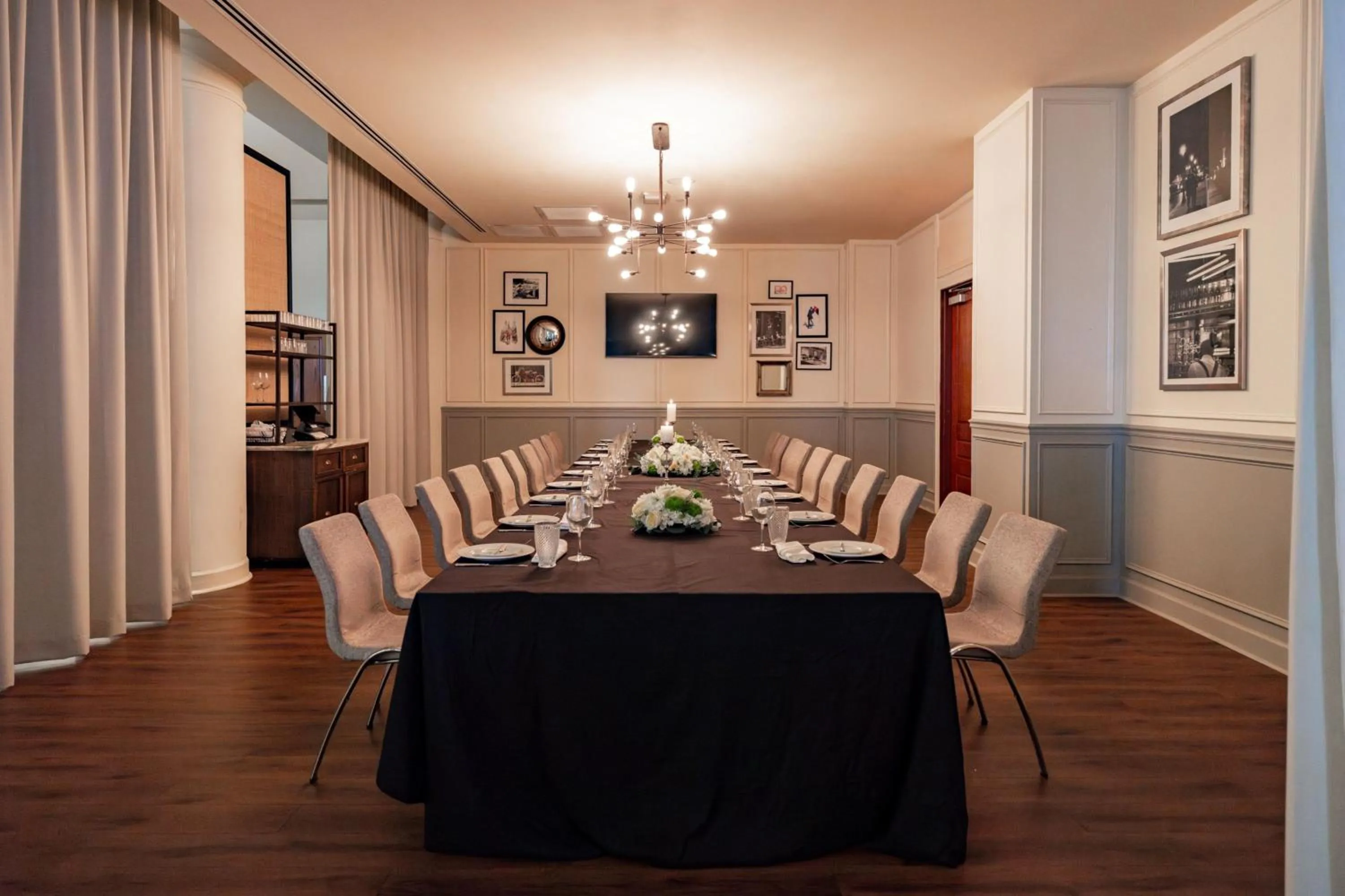 Lounge or bar in Le Meridien Tampa, The Courthouse