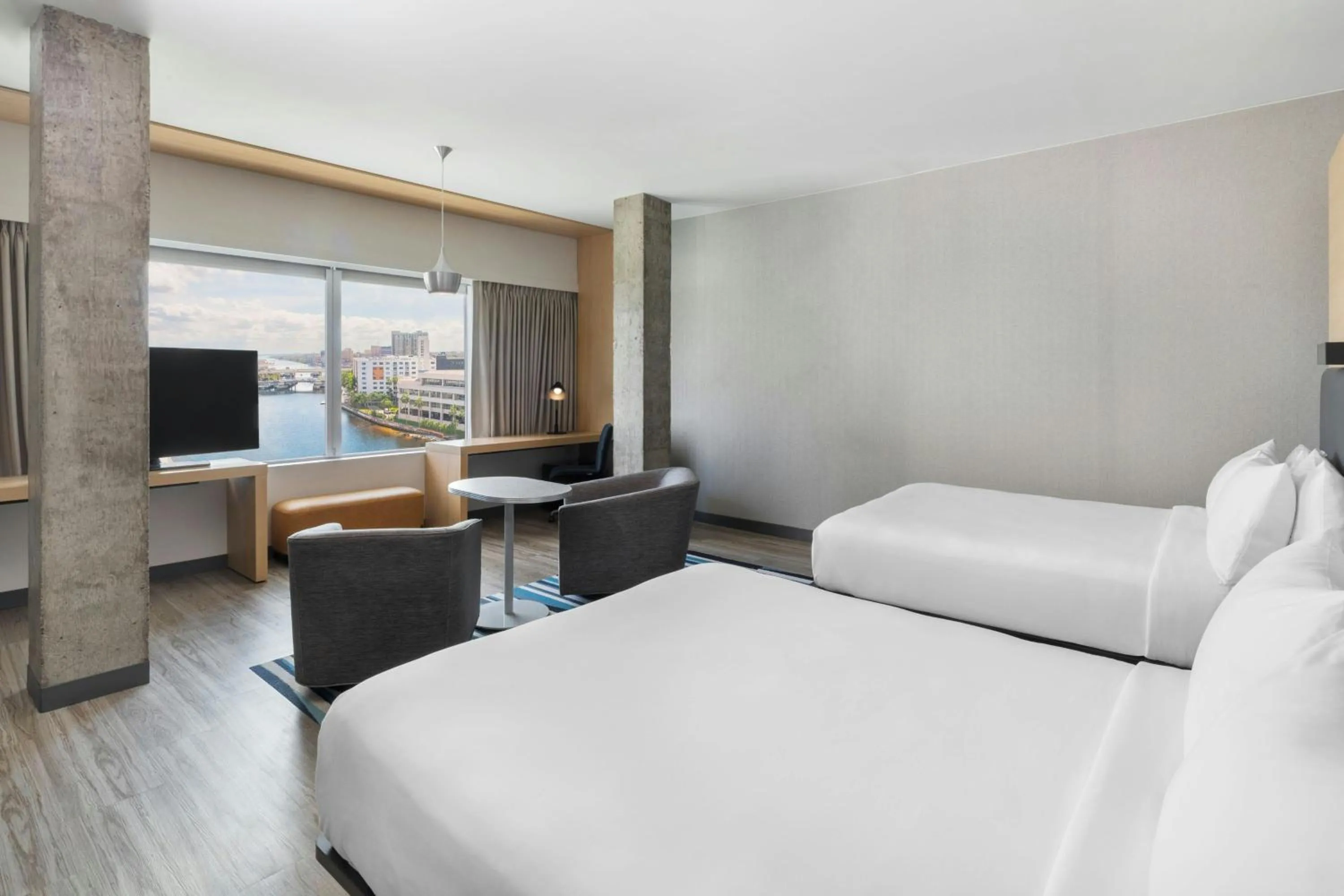 Photo of the whole room, Bed in Aloft - Tampa Downtown