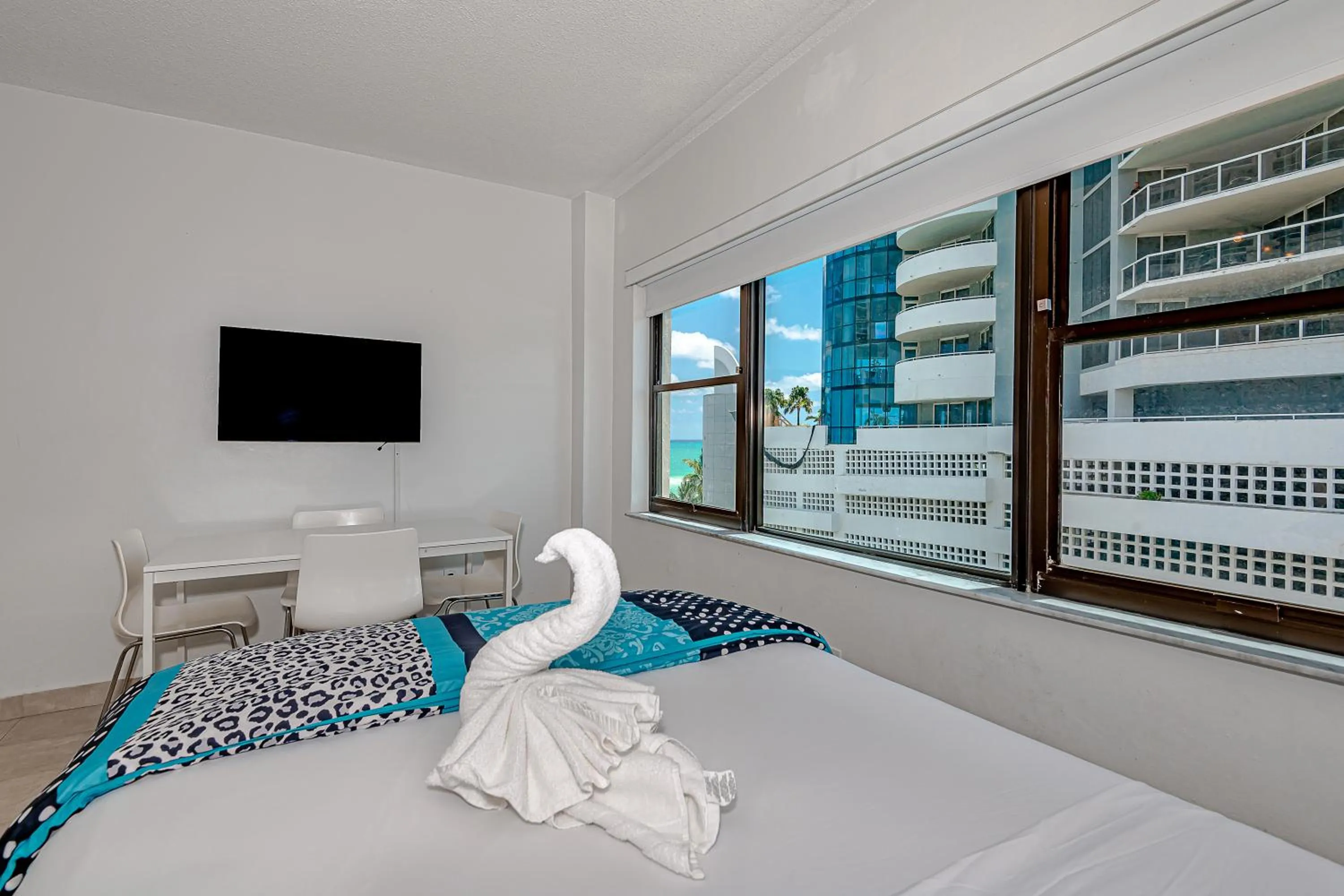 Bed in Beach Front Studio Miami Beach