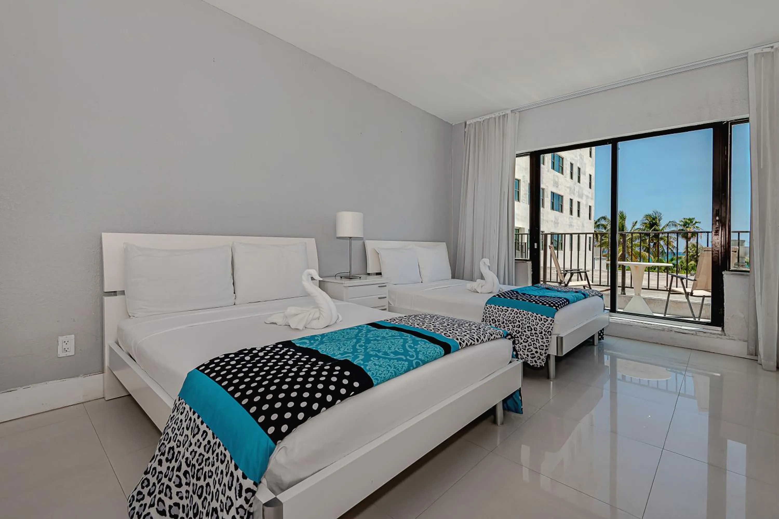 Bed in Beach Front Studio Miami Beach