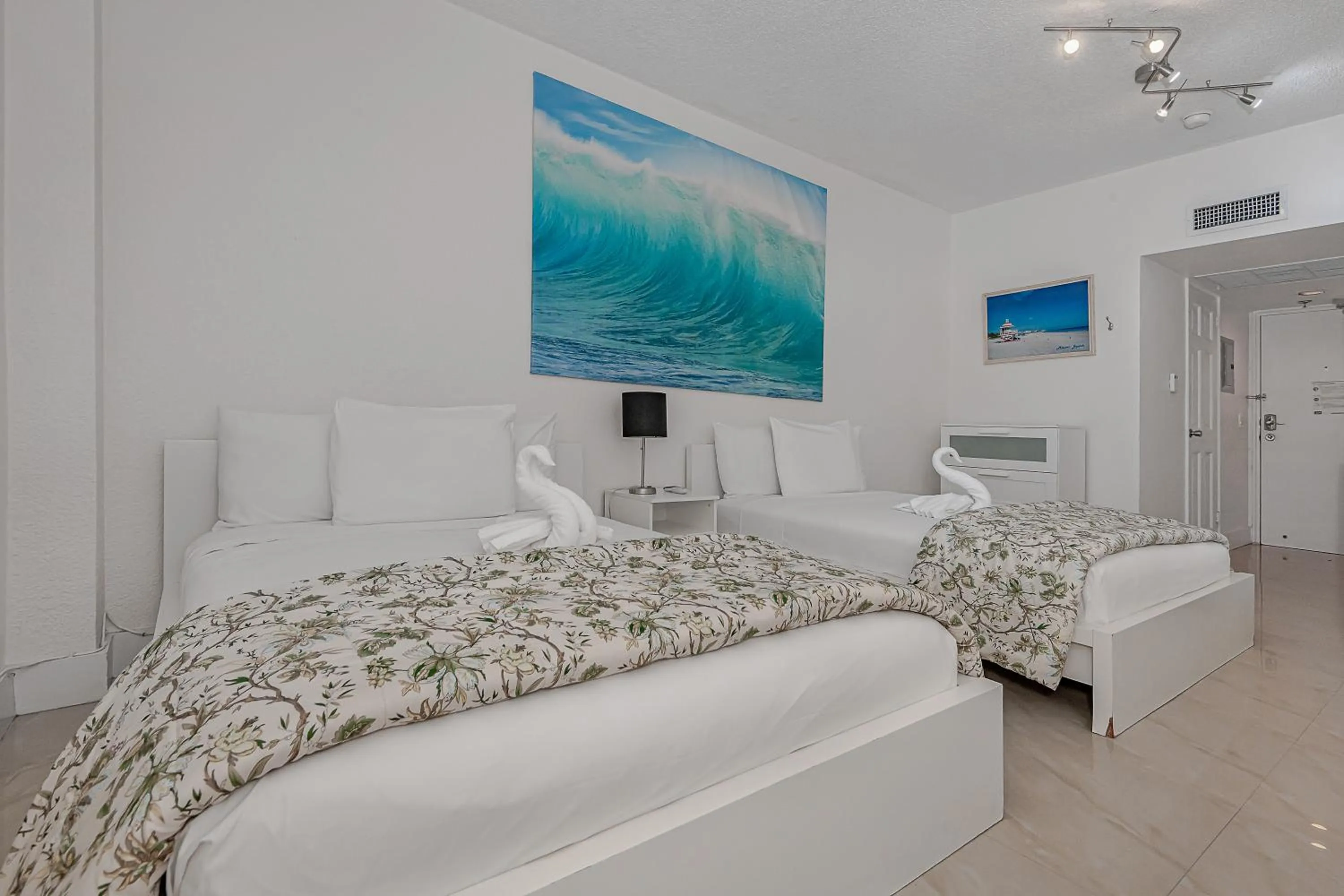 Bed in Beach Front Studio Miami Beach