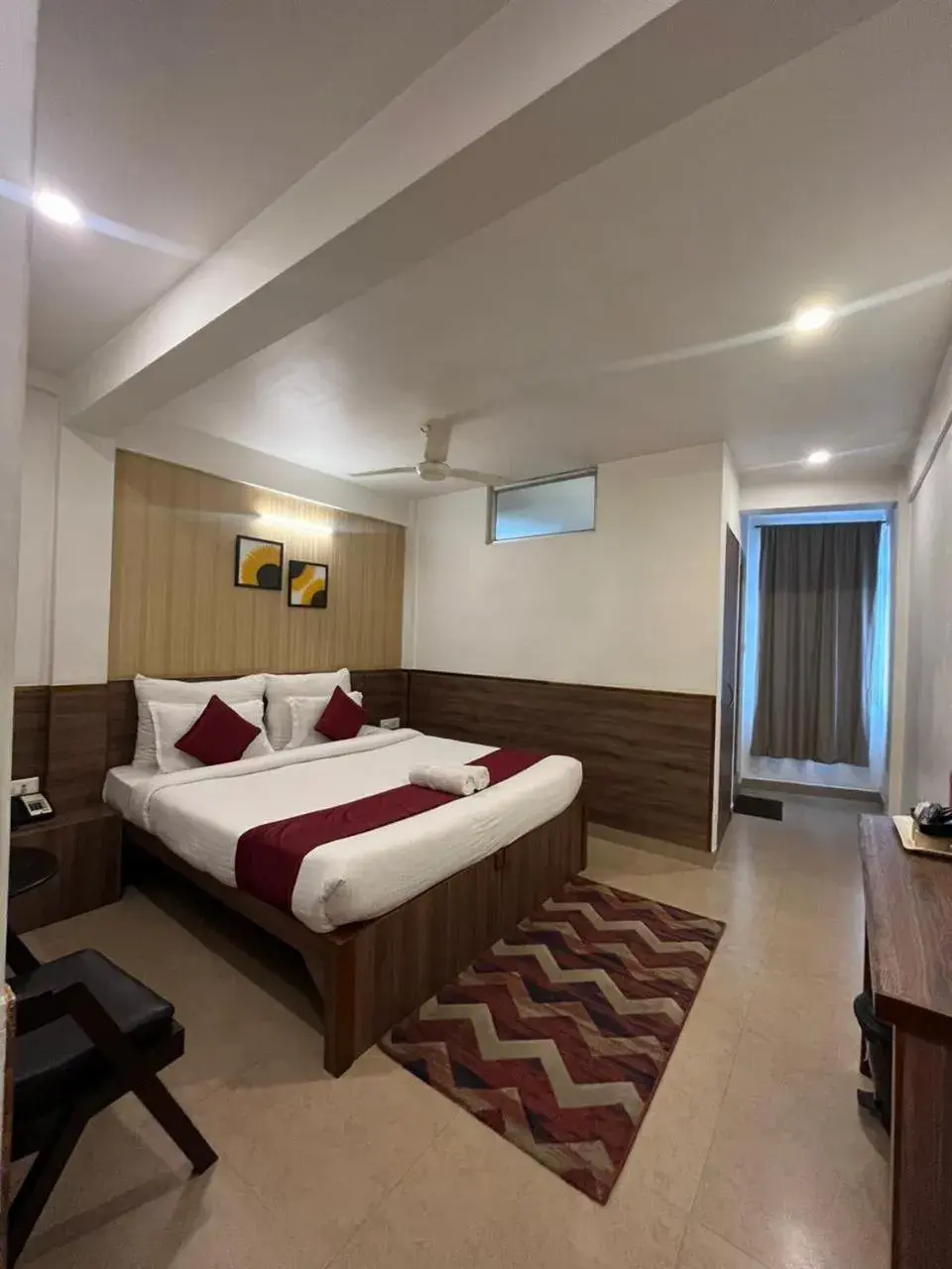 Deluxe King Room in HOTEL INDIANA Deluxe King Room in HOTEL INDIANA