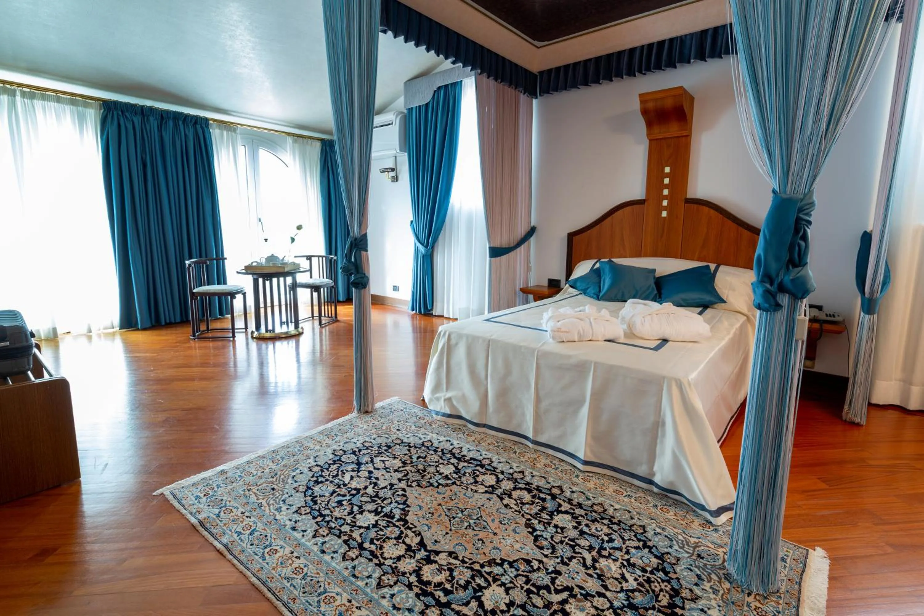 Bed in Bellosguardo Resort