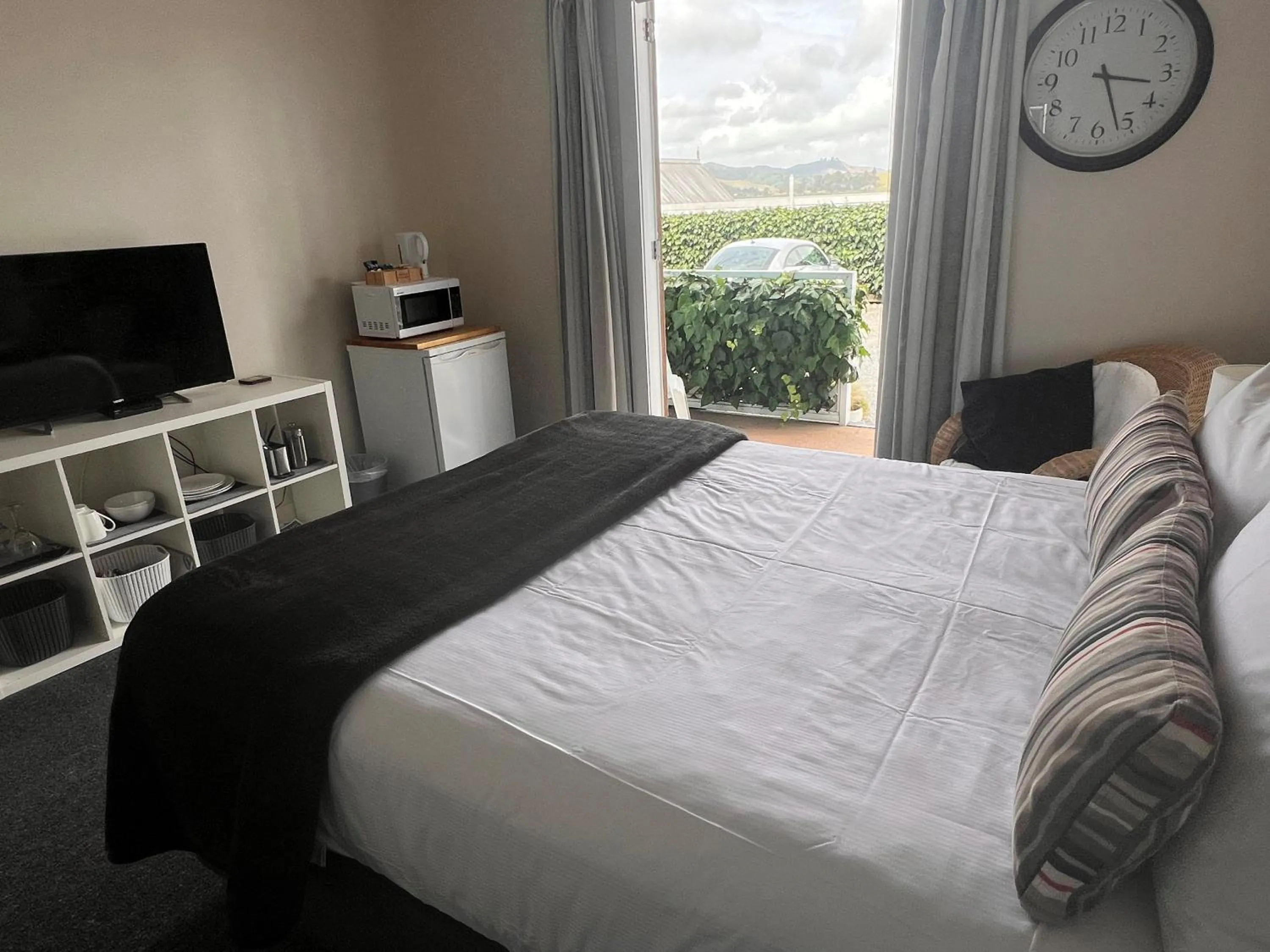 Bed in Mangonui Waterfront Apartments