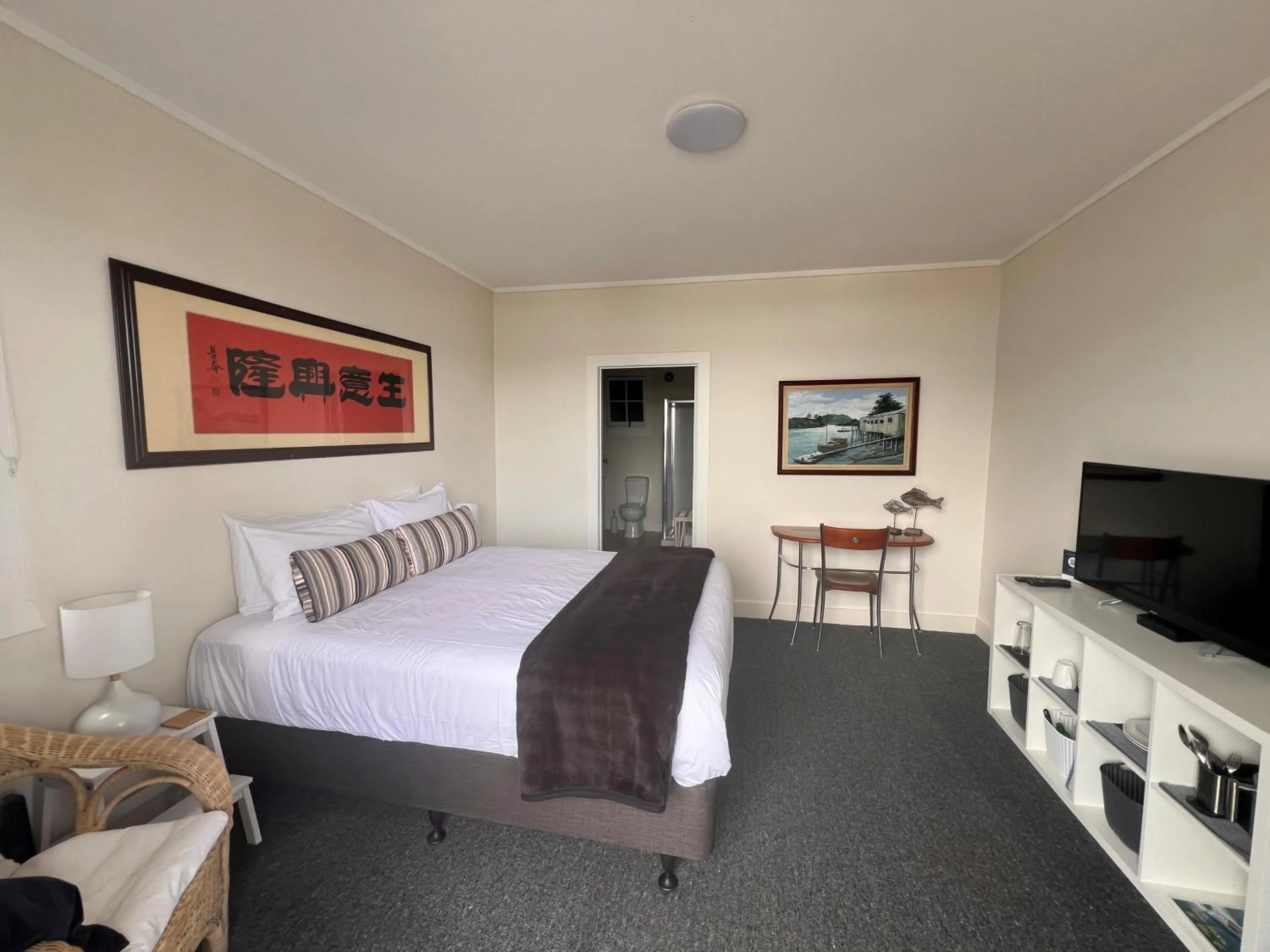 Photo of the whole room, Bed in Mangonui Waterfront Apartments