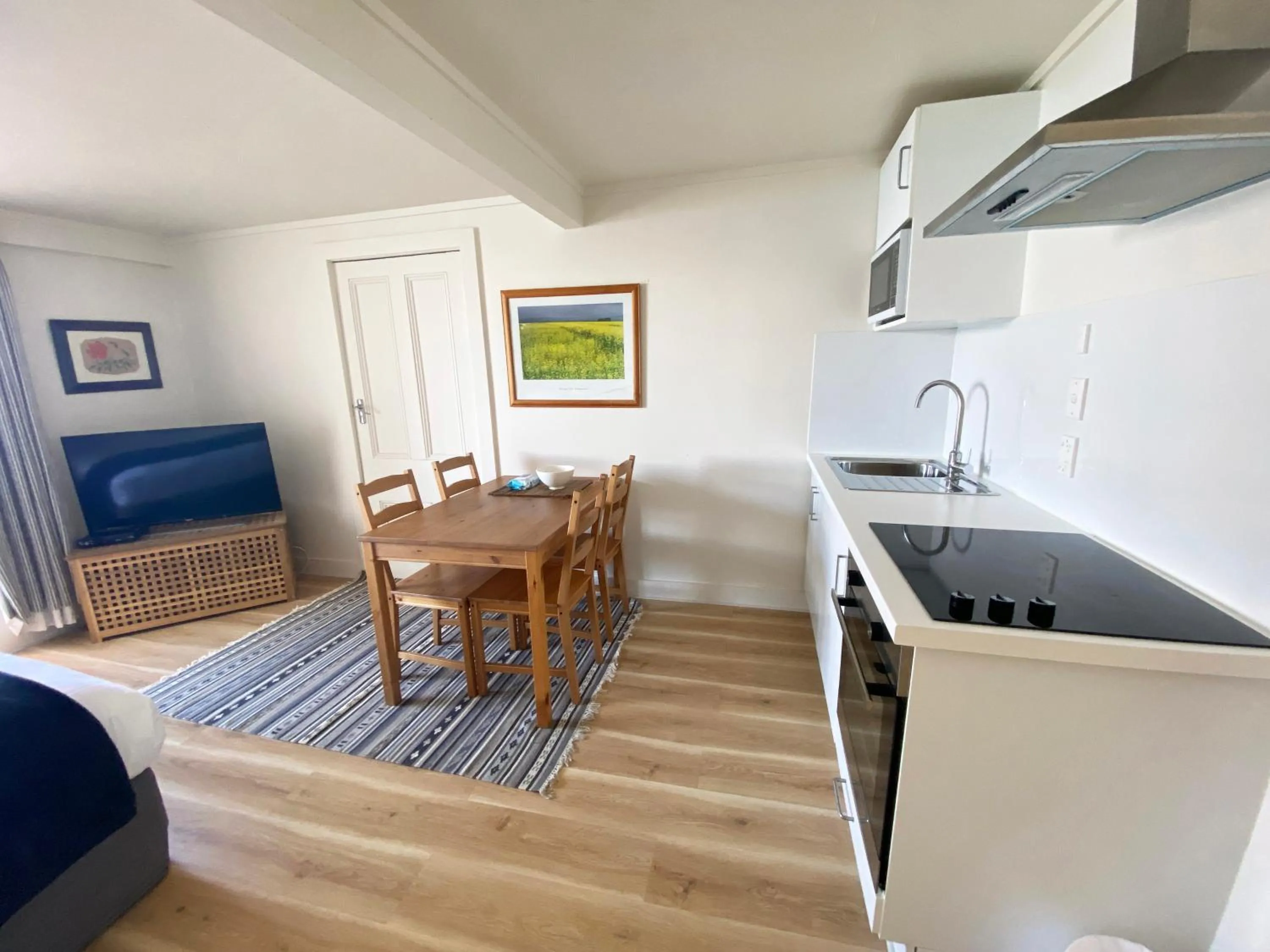 Kitchen or kitchenette in Mangonui Waterfront Apartments