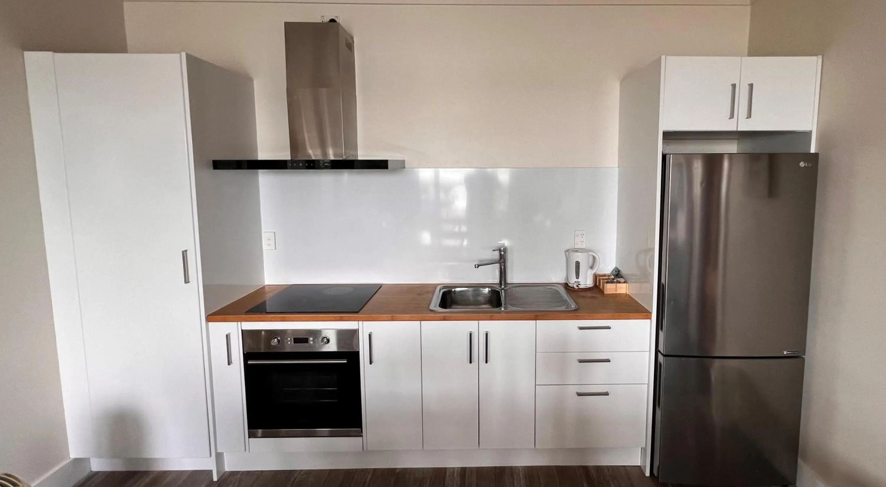Kitchen or kitchenette in Mangonui Waterfront Apartments