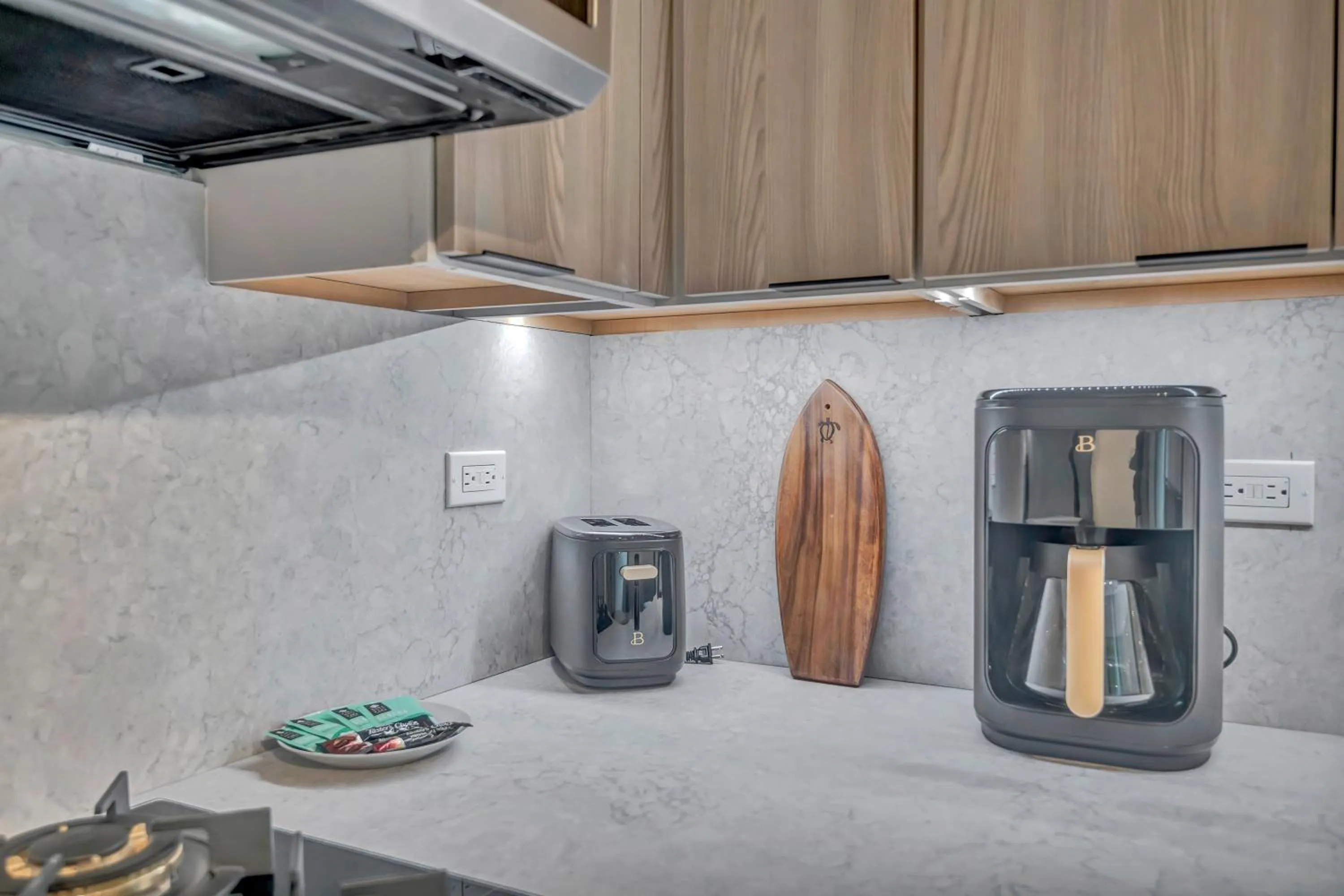 Spacious Design Studio 3 mins from the beach