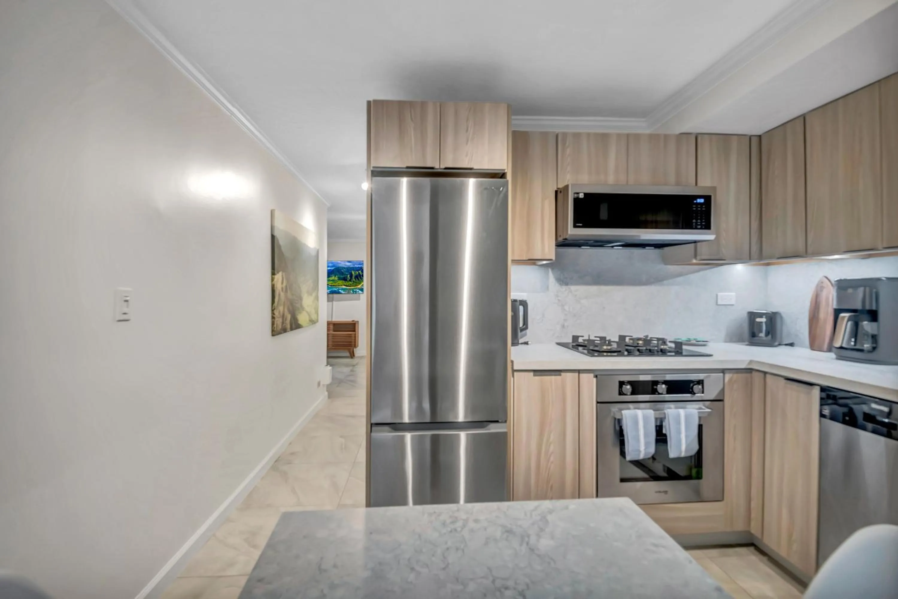 Spacious Design Studio 3 mins from the beach