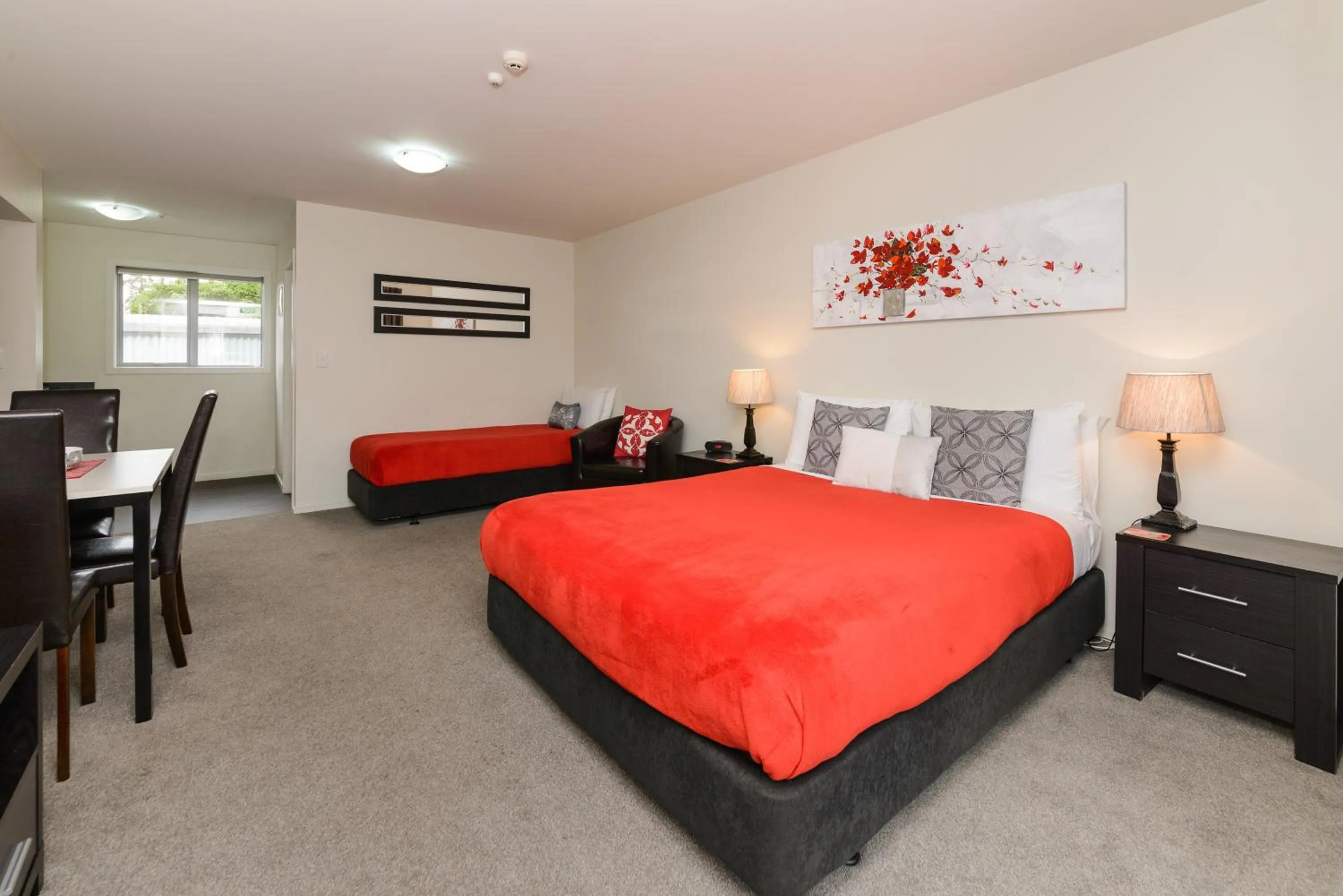 Bed in Ellena Court Motel