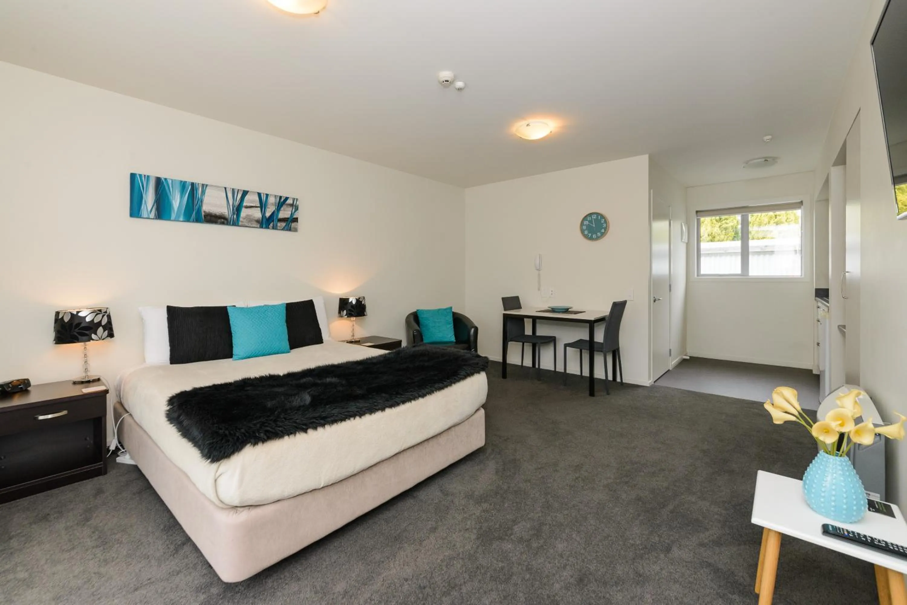 Bed in Ellena Court Motel