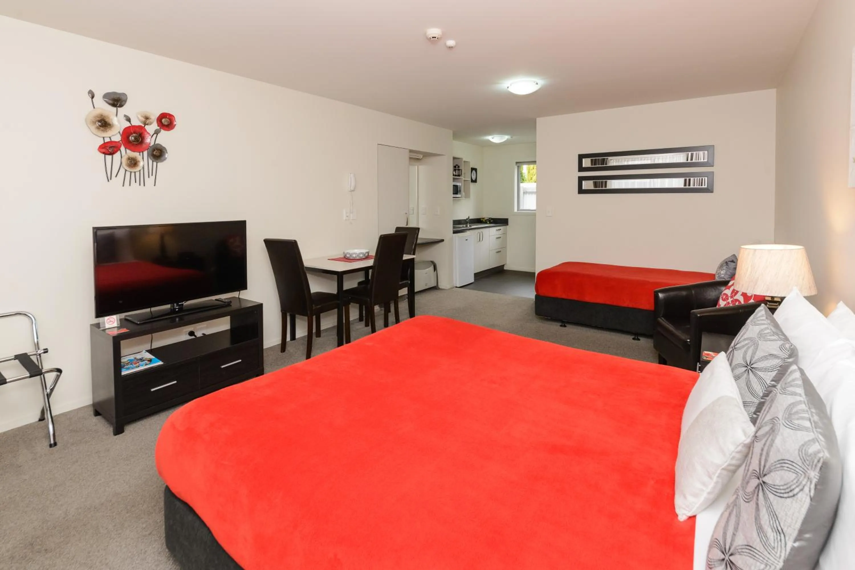 Bed in Ellena Court Motel