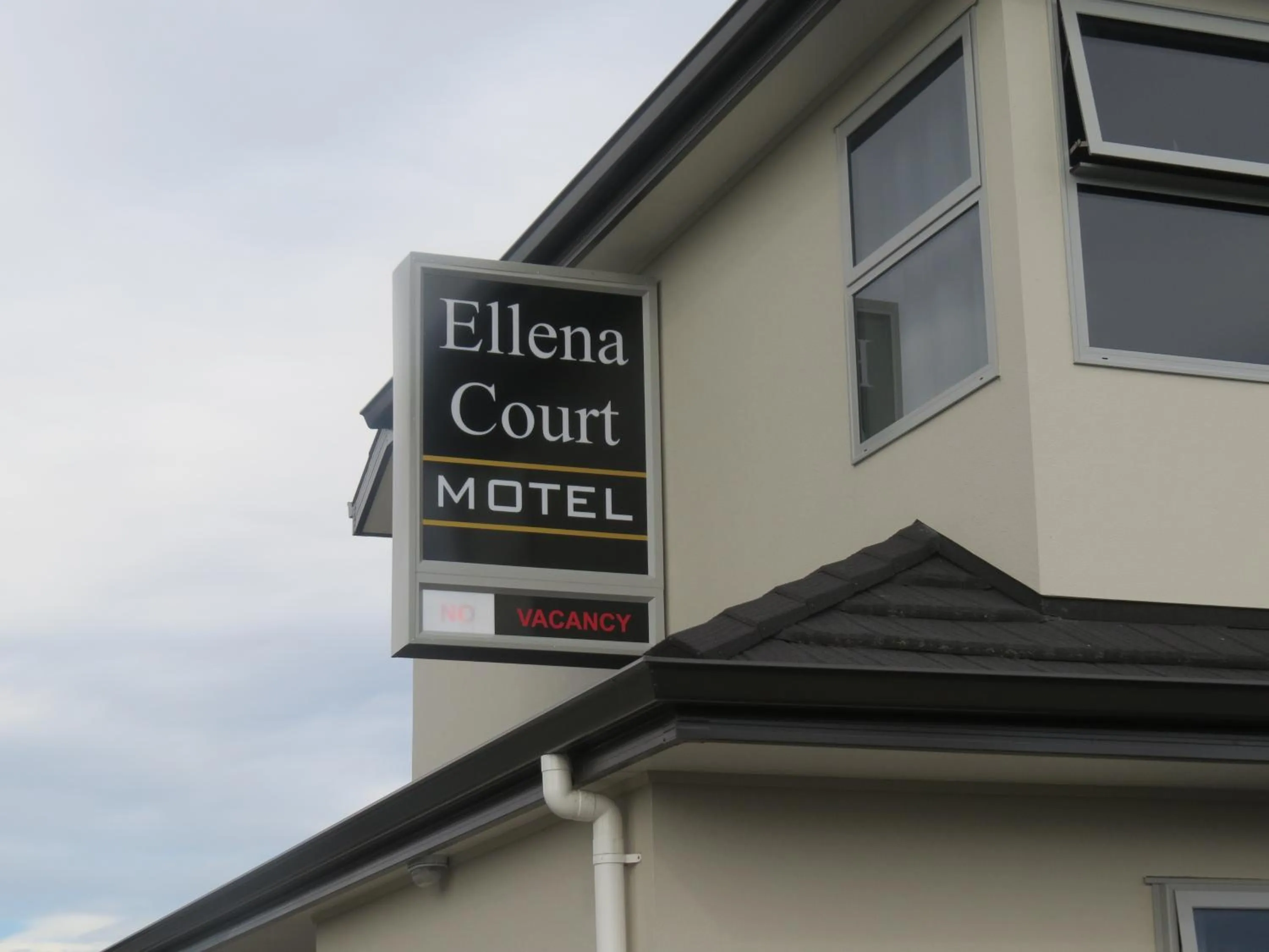Logo/Certificate/Sign in Ellena Court Motel