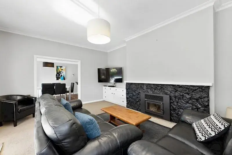 Three-Bedroom House in Ellena Court Motel Three-Bedroom House in Ellena Court Motel