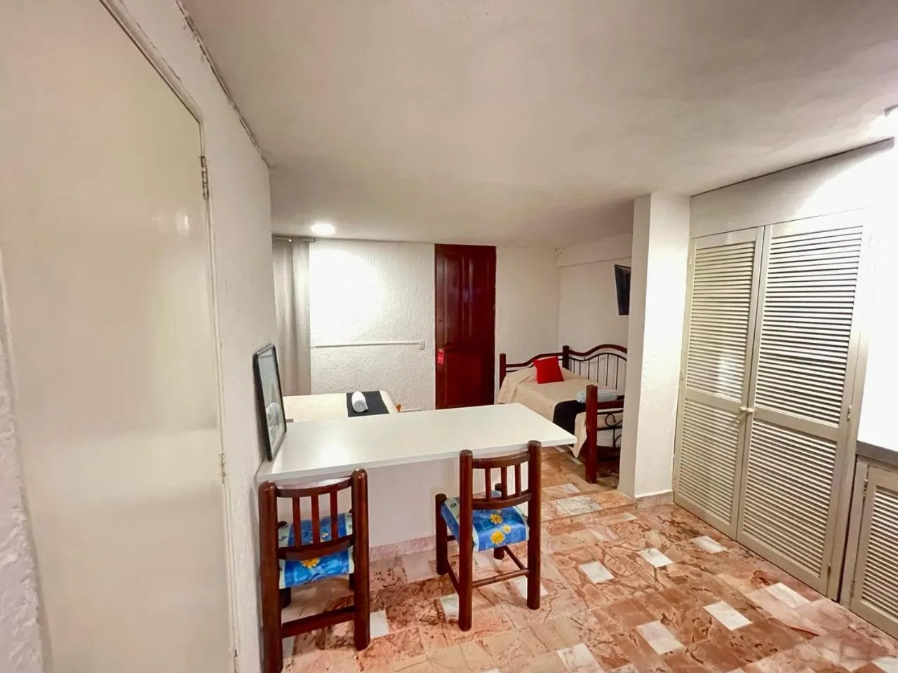 TV and multimedia in Hotel Farallon Inn Cancún