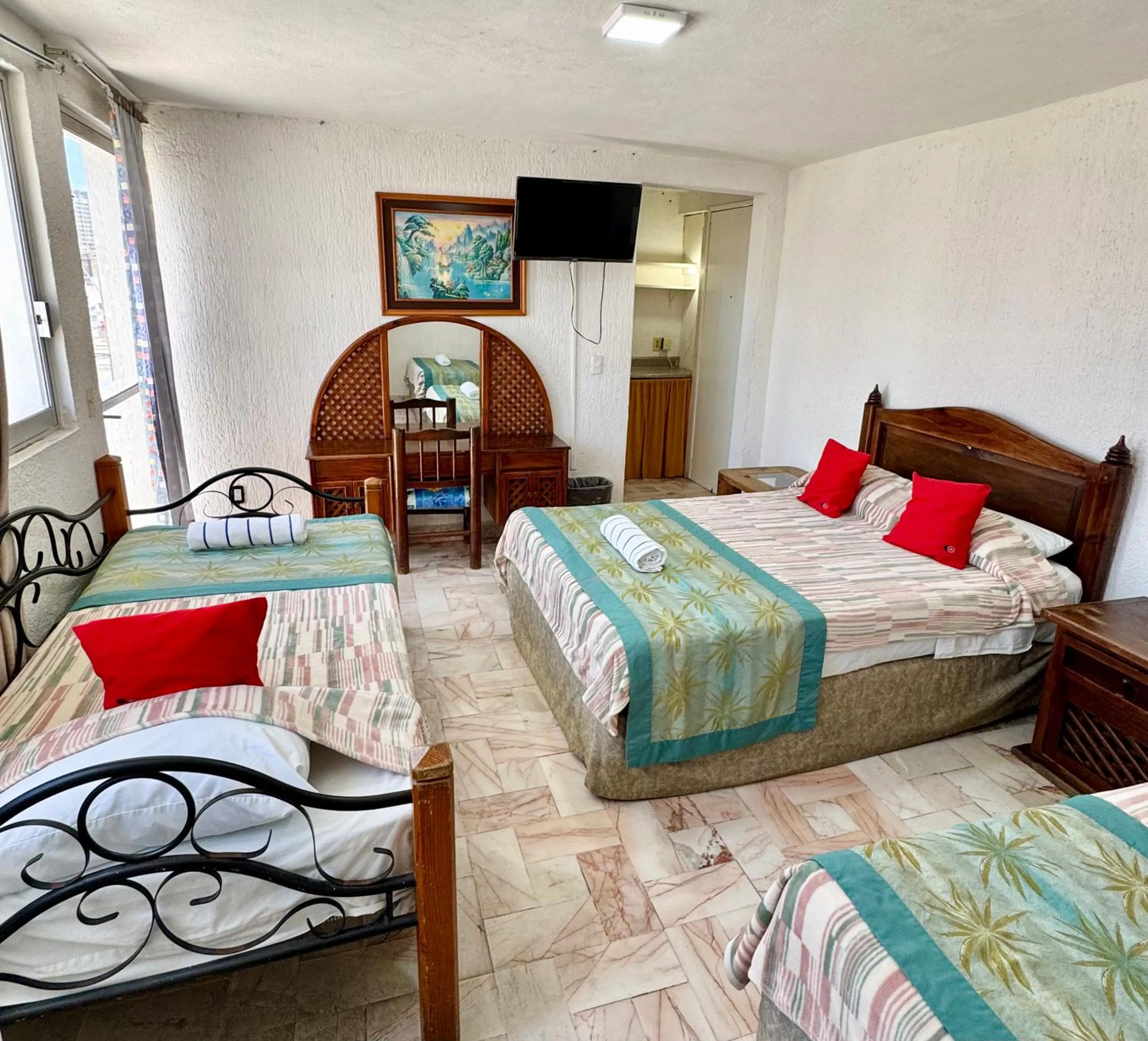 Bed in Hotel Farallon Inn Cancún