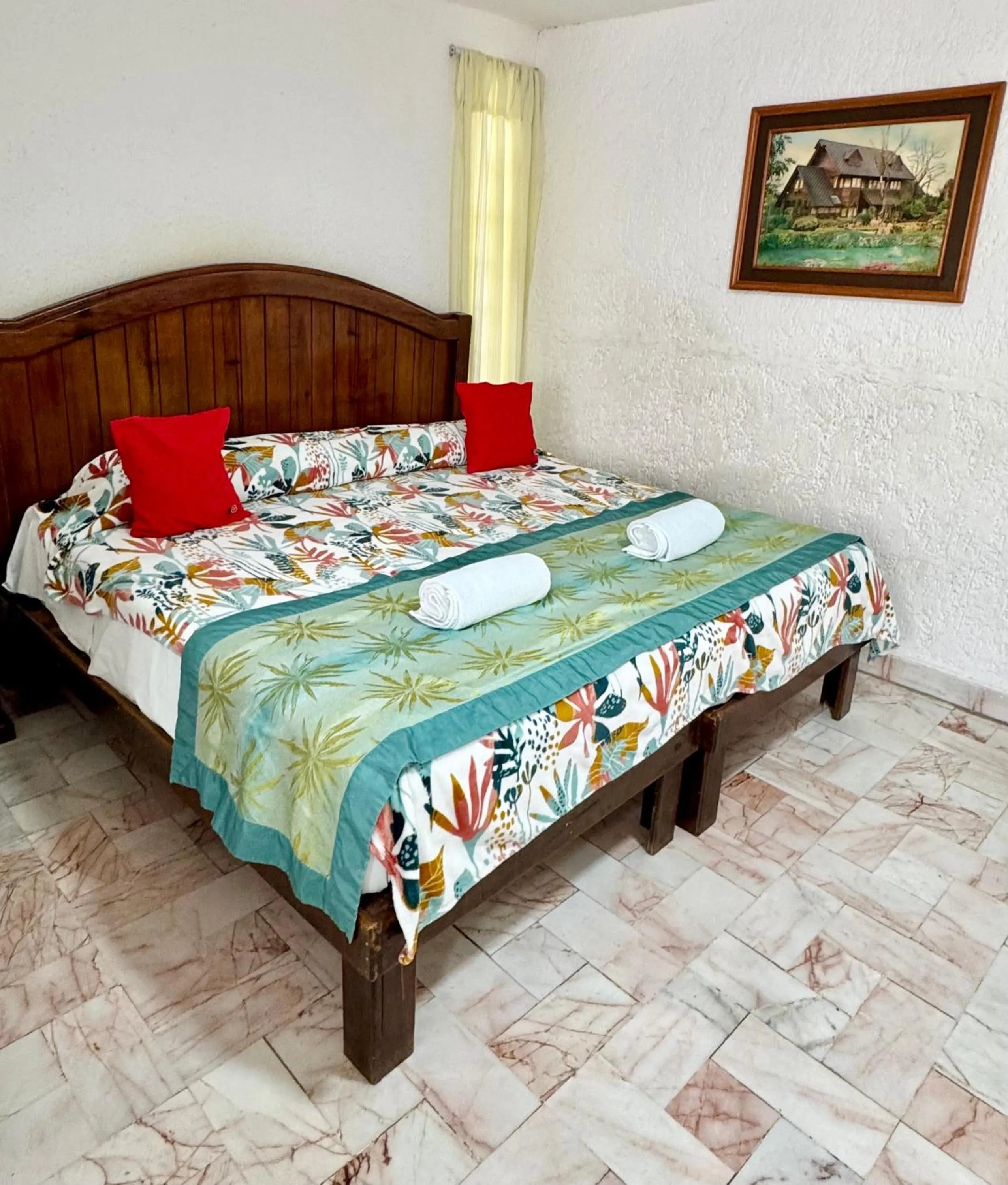 Bed in Hotel Farallon Inn Cancún