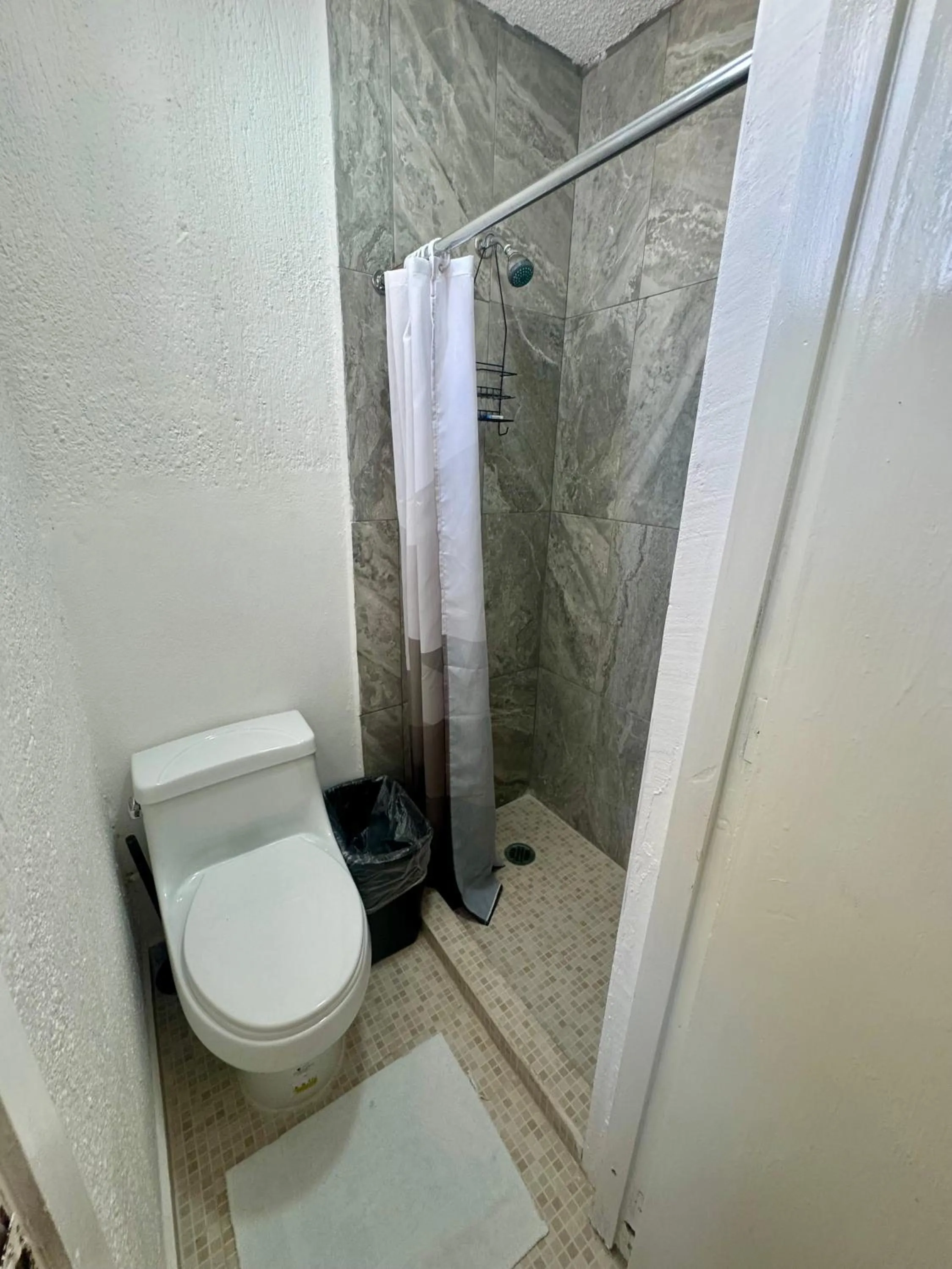 Shower in Hotel Farallon Inn Cancún