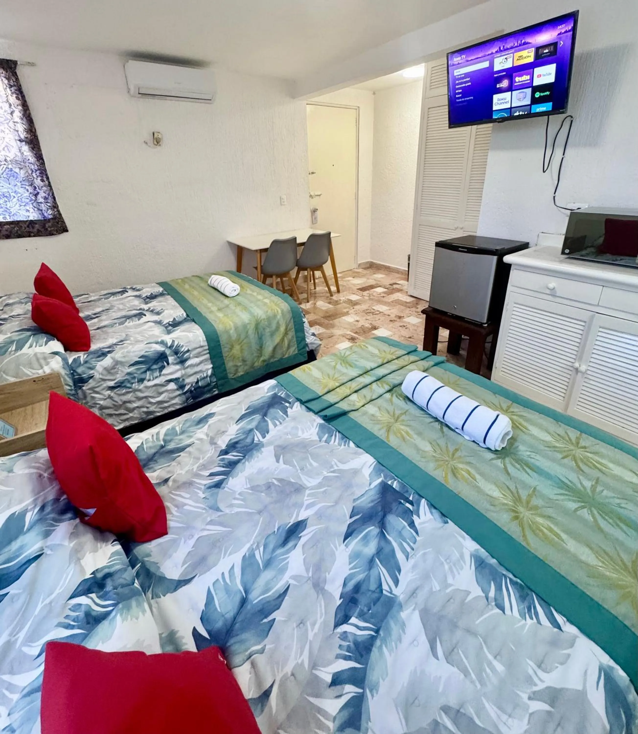 Bed in Hotel Farallon Inn Cancún