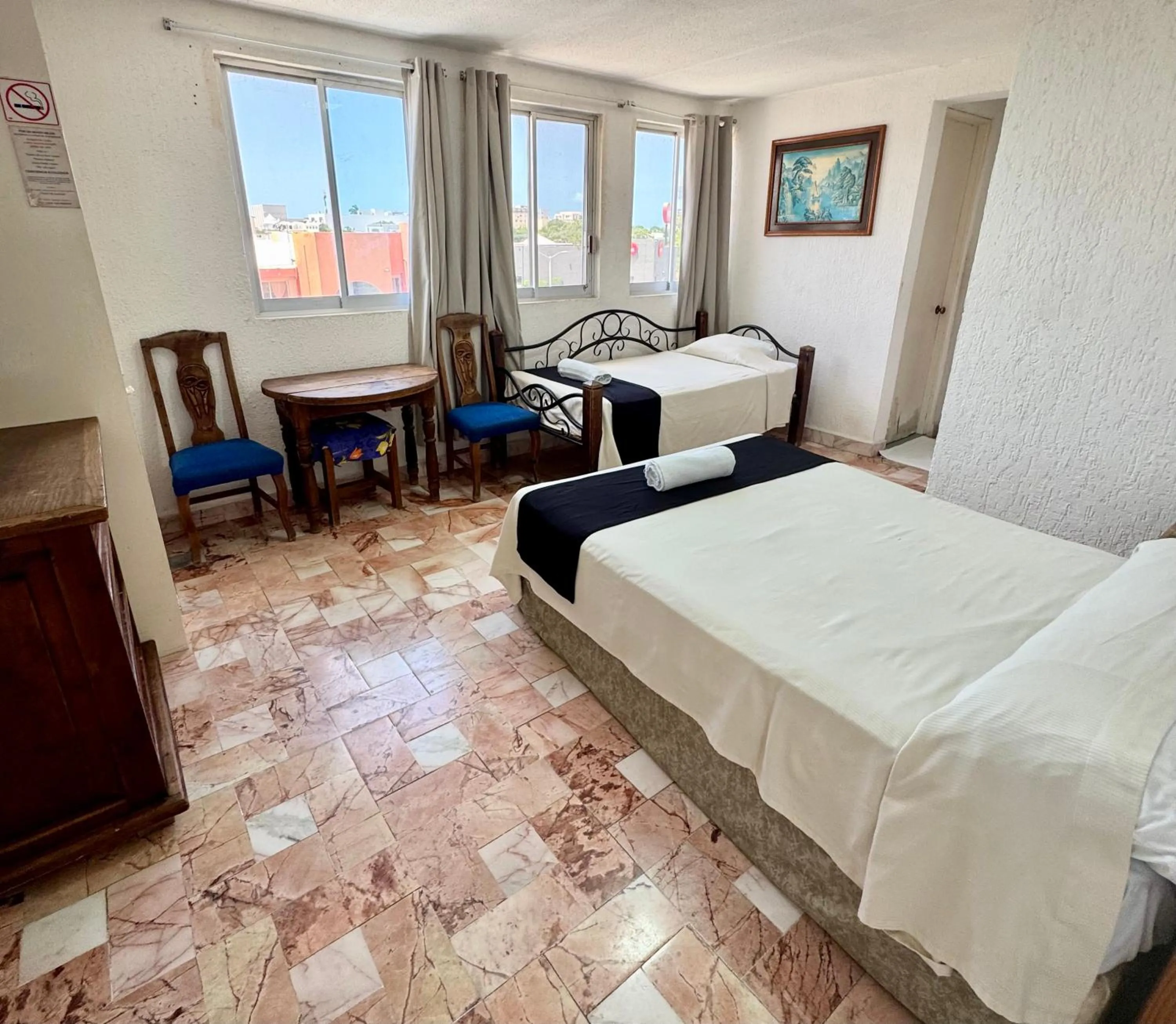 Bed in Hotel Farallon Inn Cancún