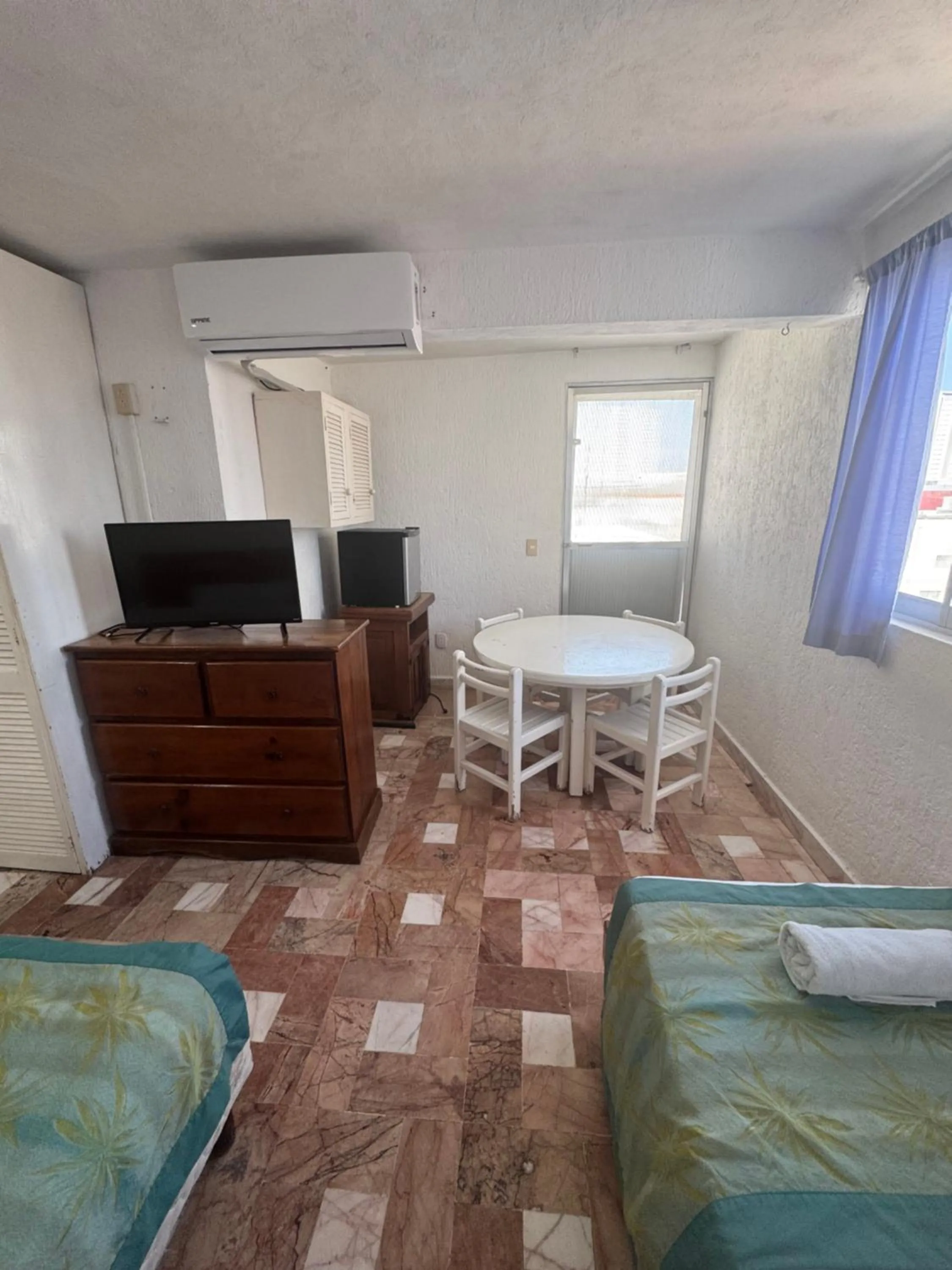 TV and multimedia, Bed in Hotel Farallon Inn Cancún