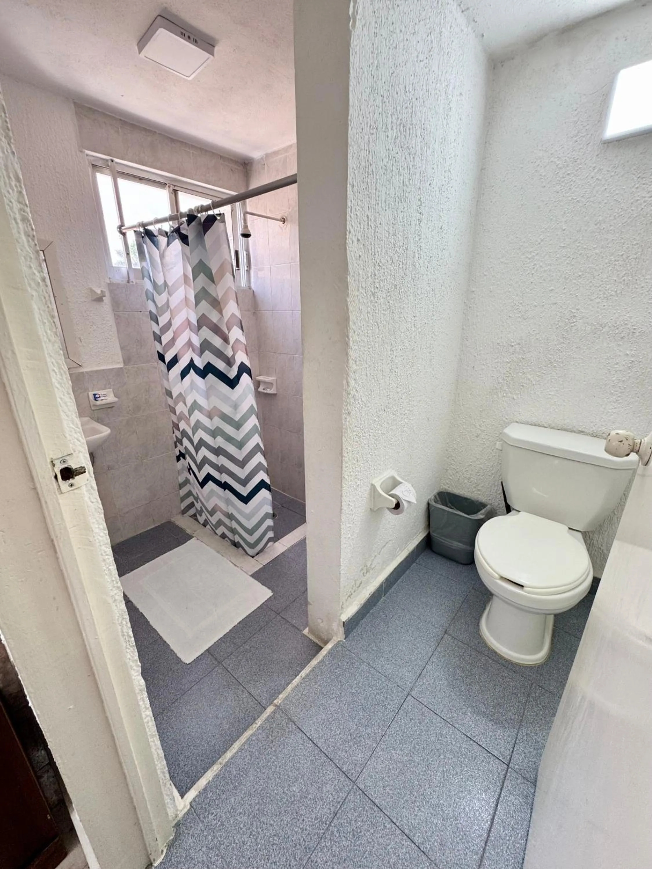 Shower in Hotel Farallon Inn Cancún