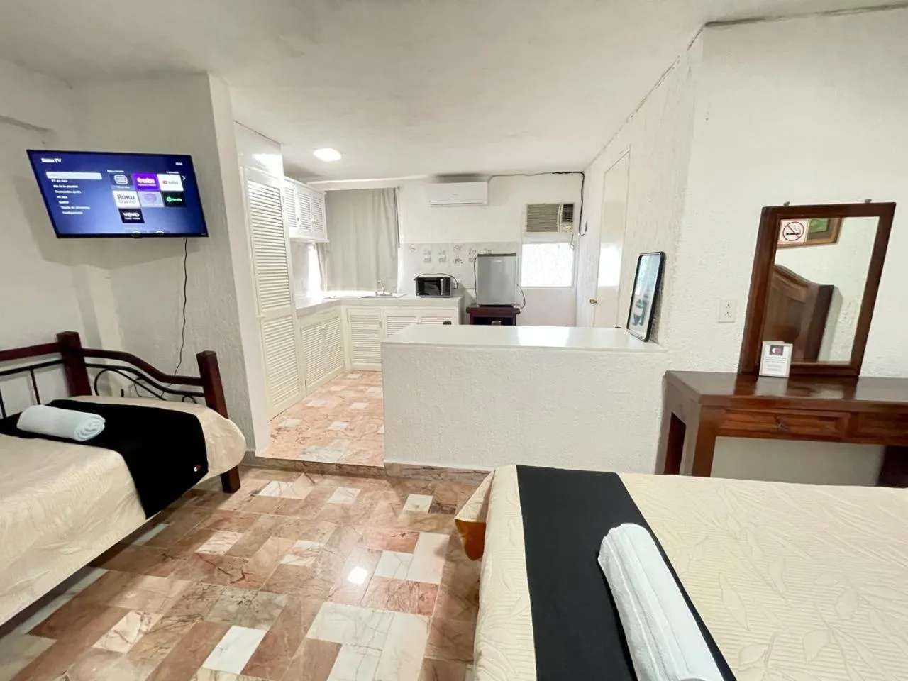 Bed in Hotel Farallon Inn Cancún