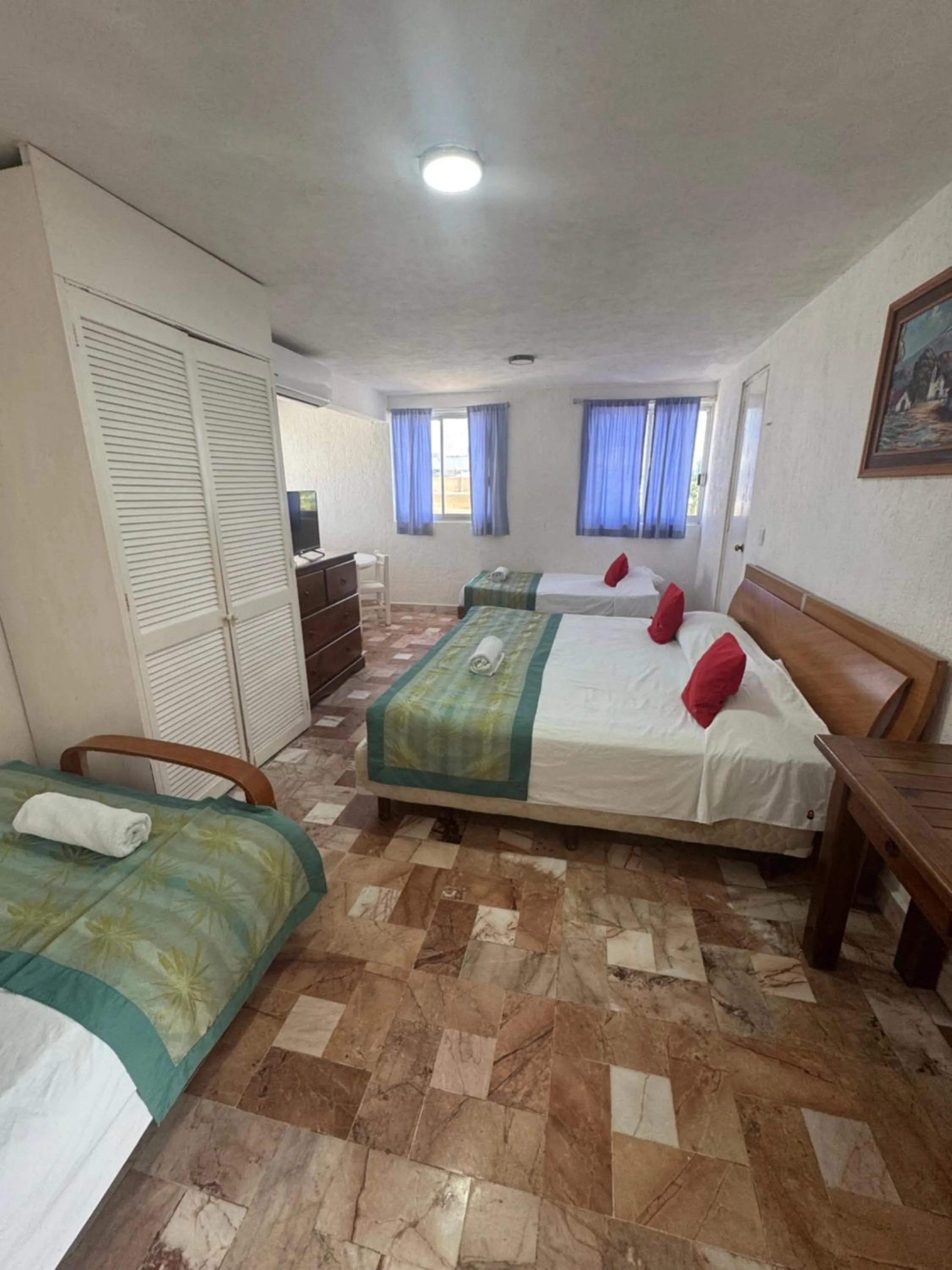 Bed in Hotel Farallon Inn Cancún