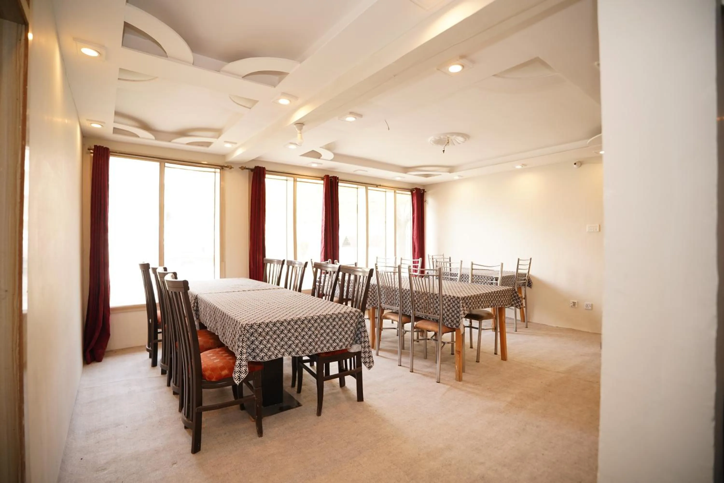 Restaurant/places to eat in Green orchard skardu