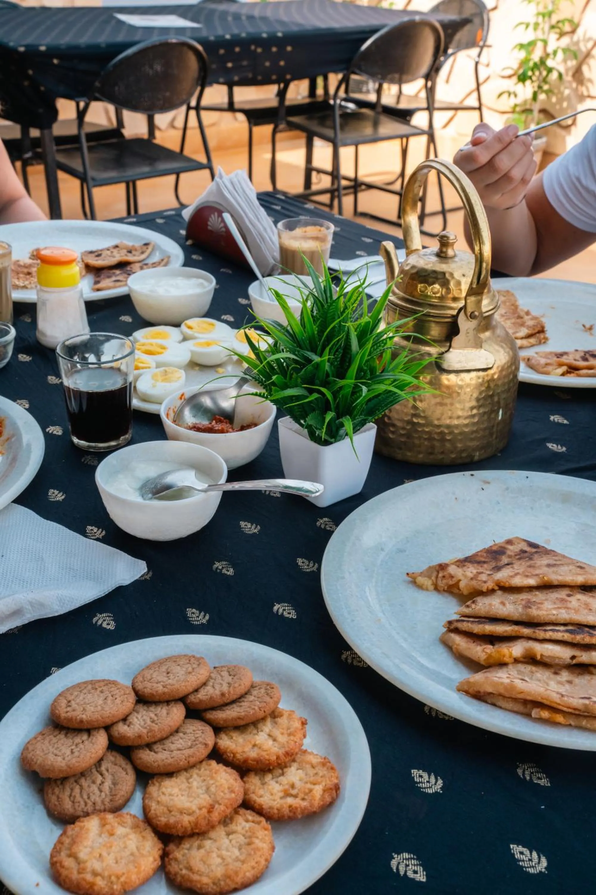 Restaurant/places to eat in The Elite Castle