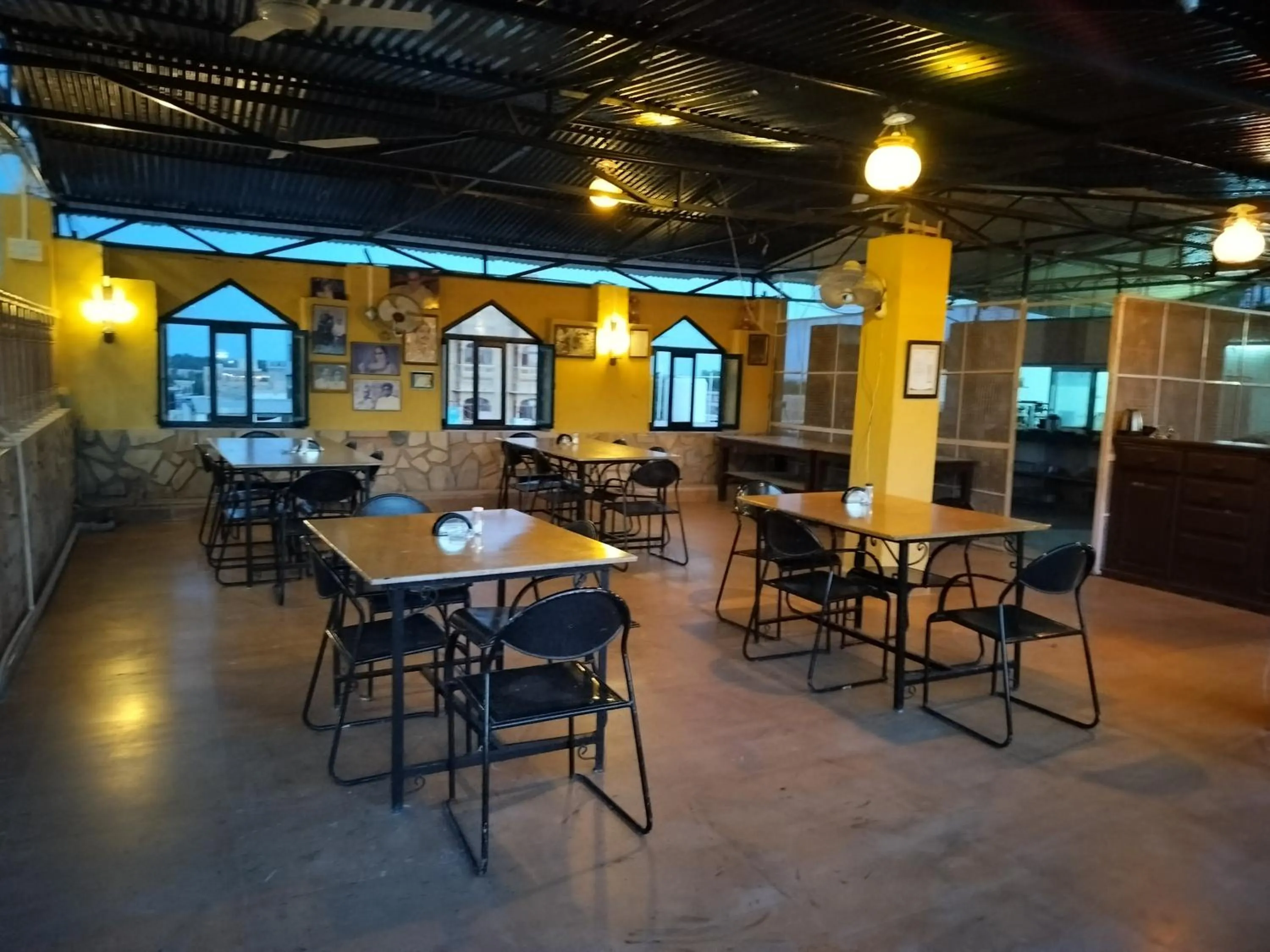 Restaurant/Places to Eat in The Elite Castle