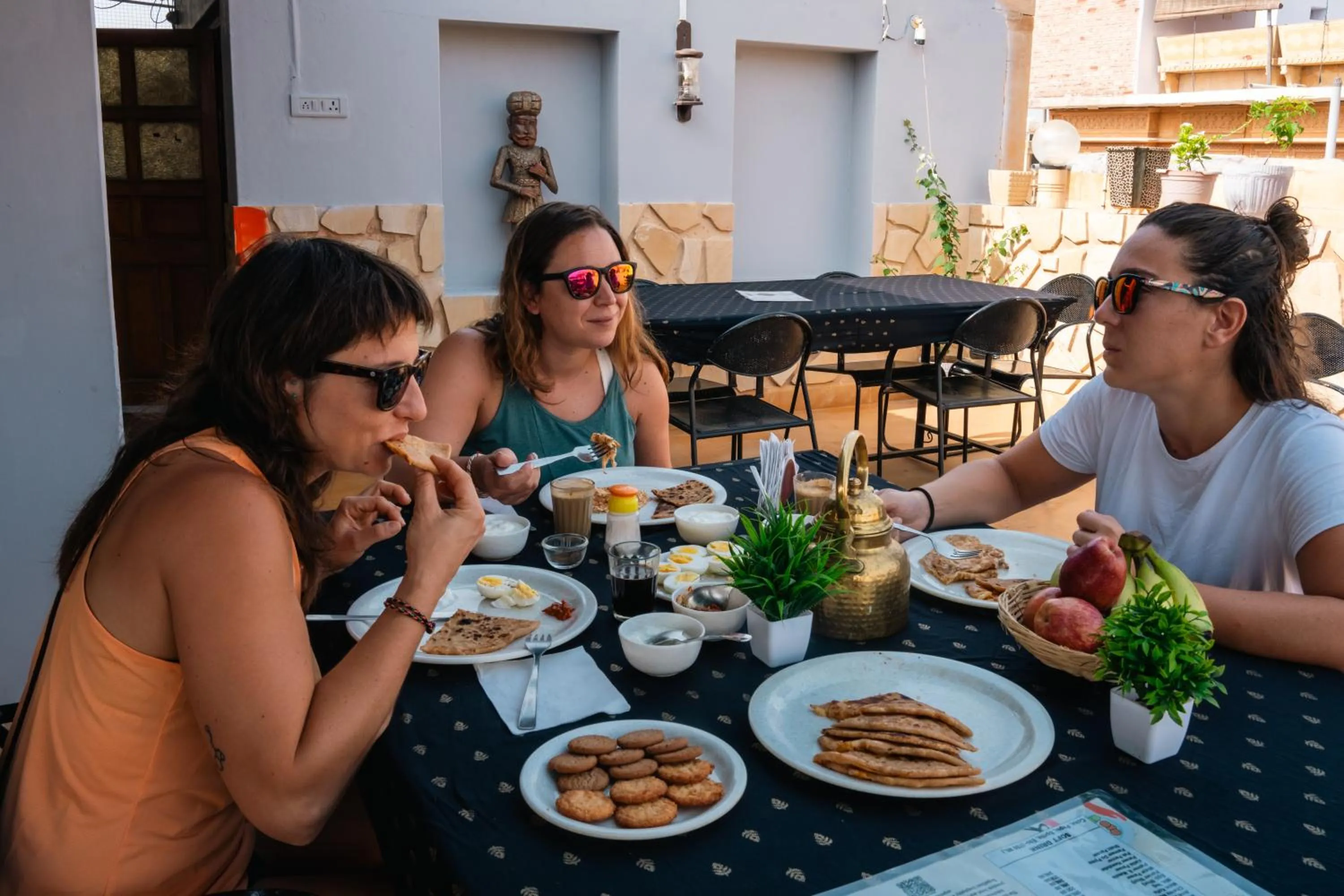 Restaurant/places to eat in The Elite Castle