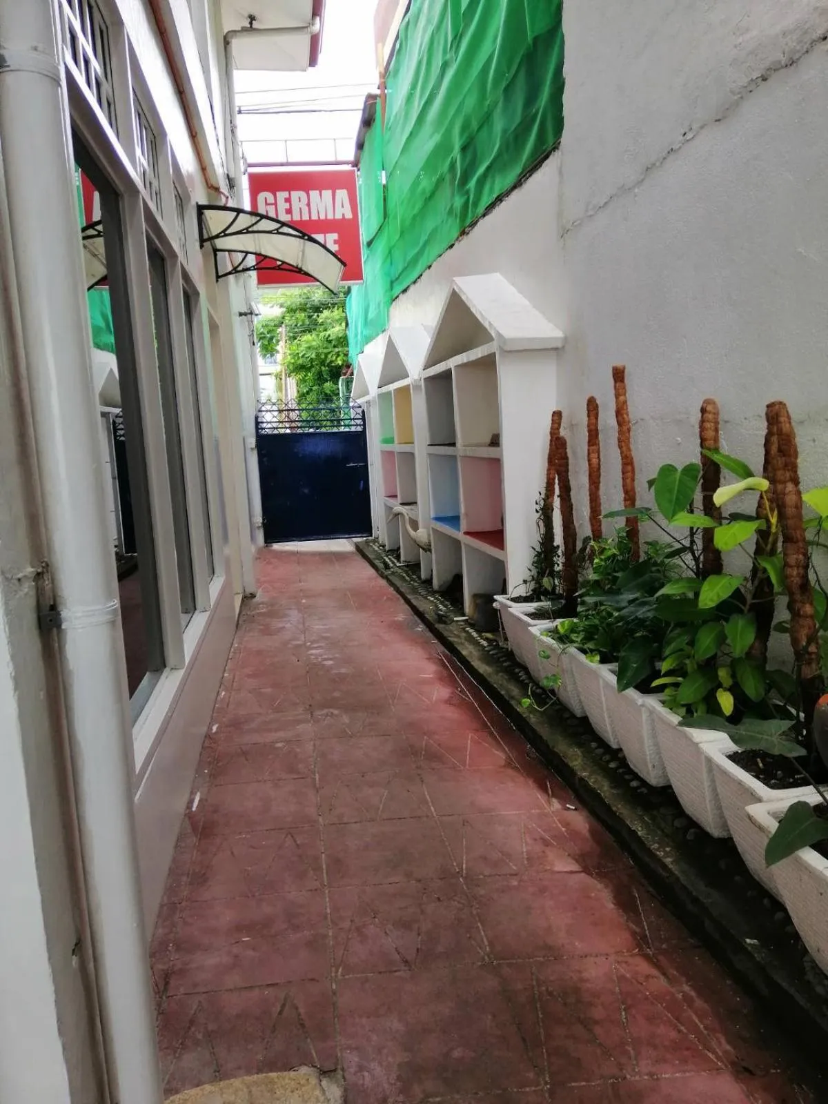 Facade/entrance in Germaroze