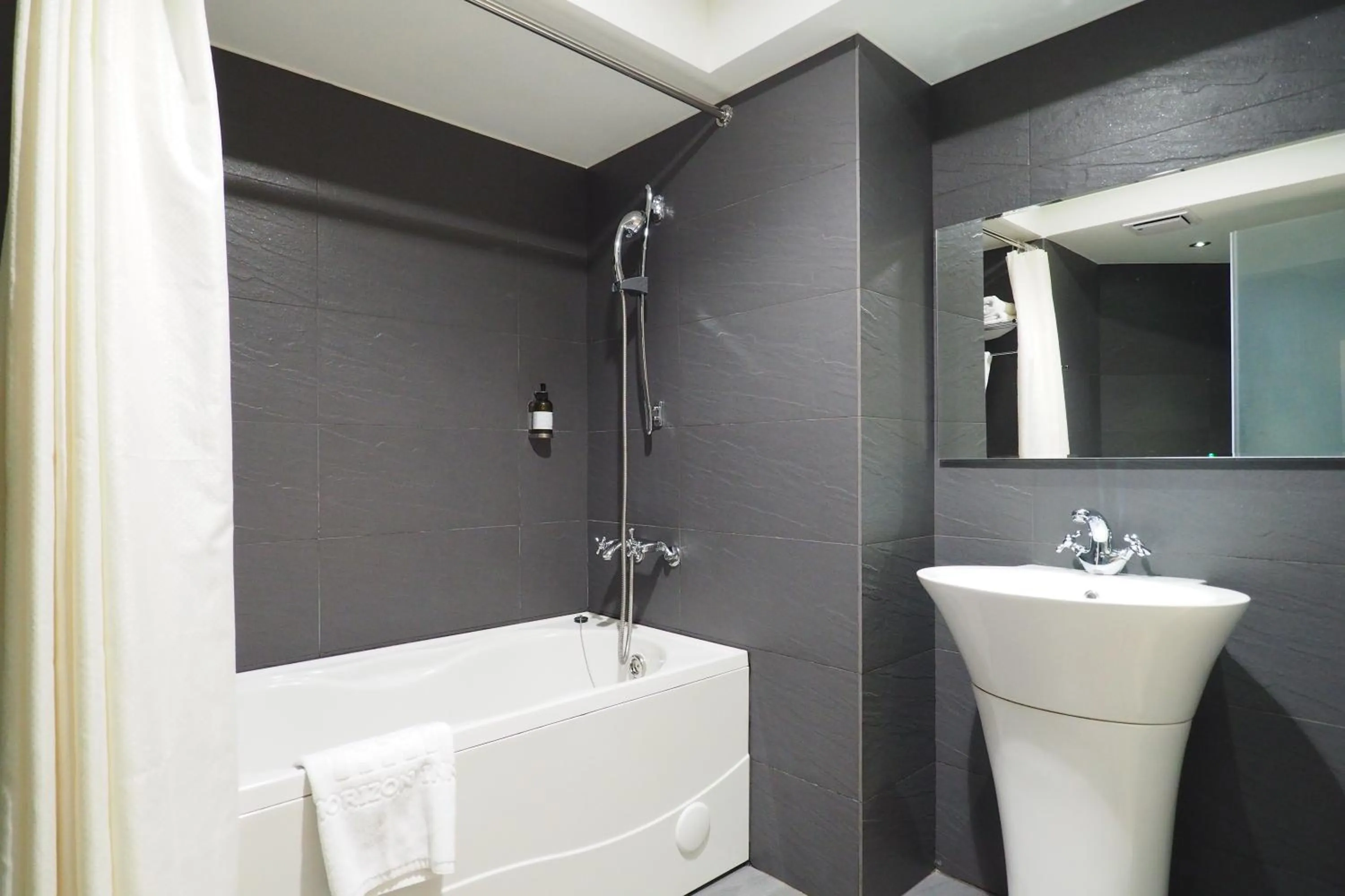 Bathroom in Horizon Inn