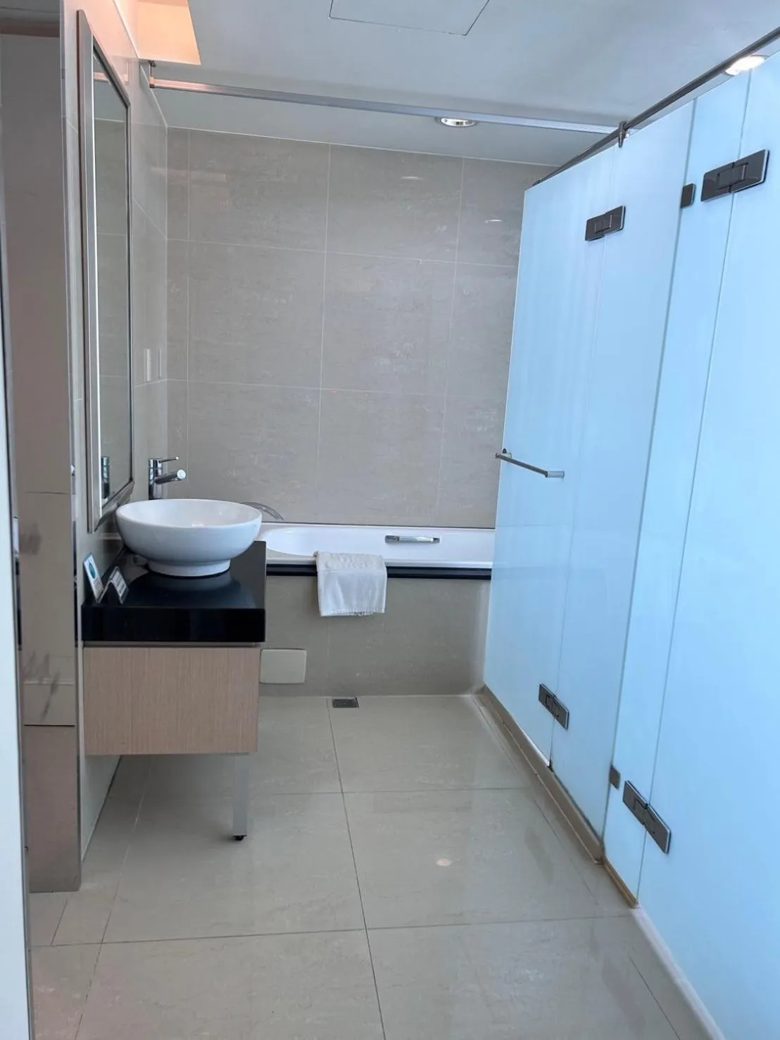 On site in Maison de Chine Chao Yin Building