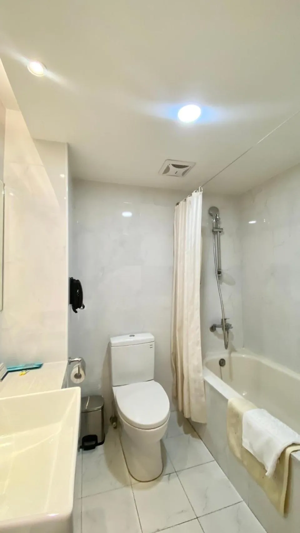 Bathroom in Golden Tulip Zhong Xin Hotel Taichung