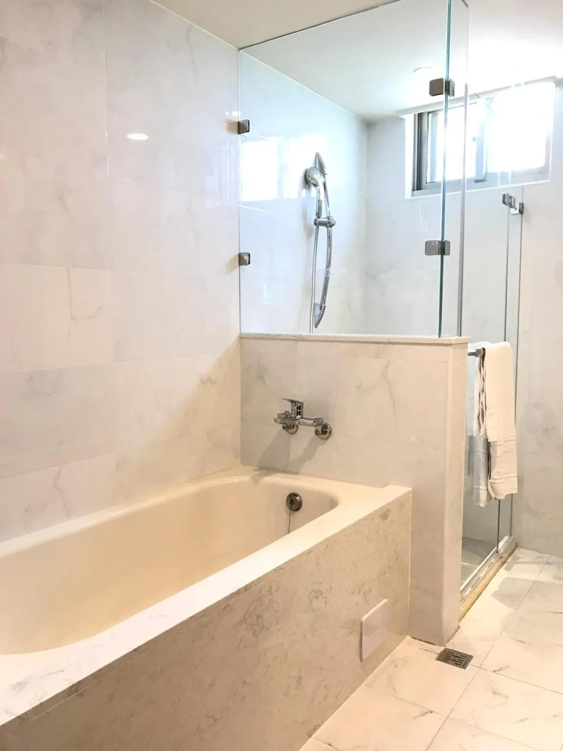 Bathroom in Maison de Chine Chao Yin Building