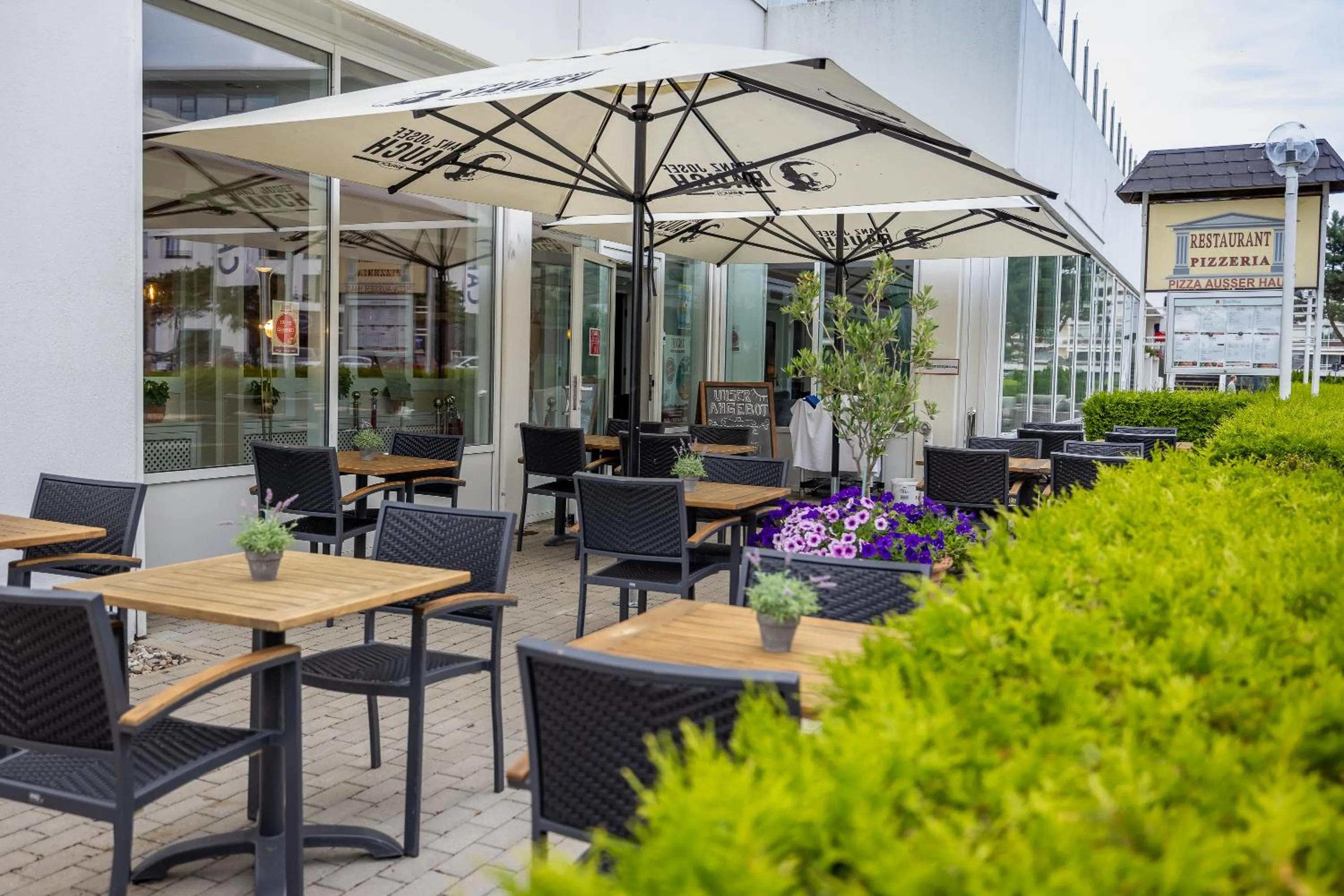 Restaurant/places to eat in Carat Apartments Grömitz