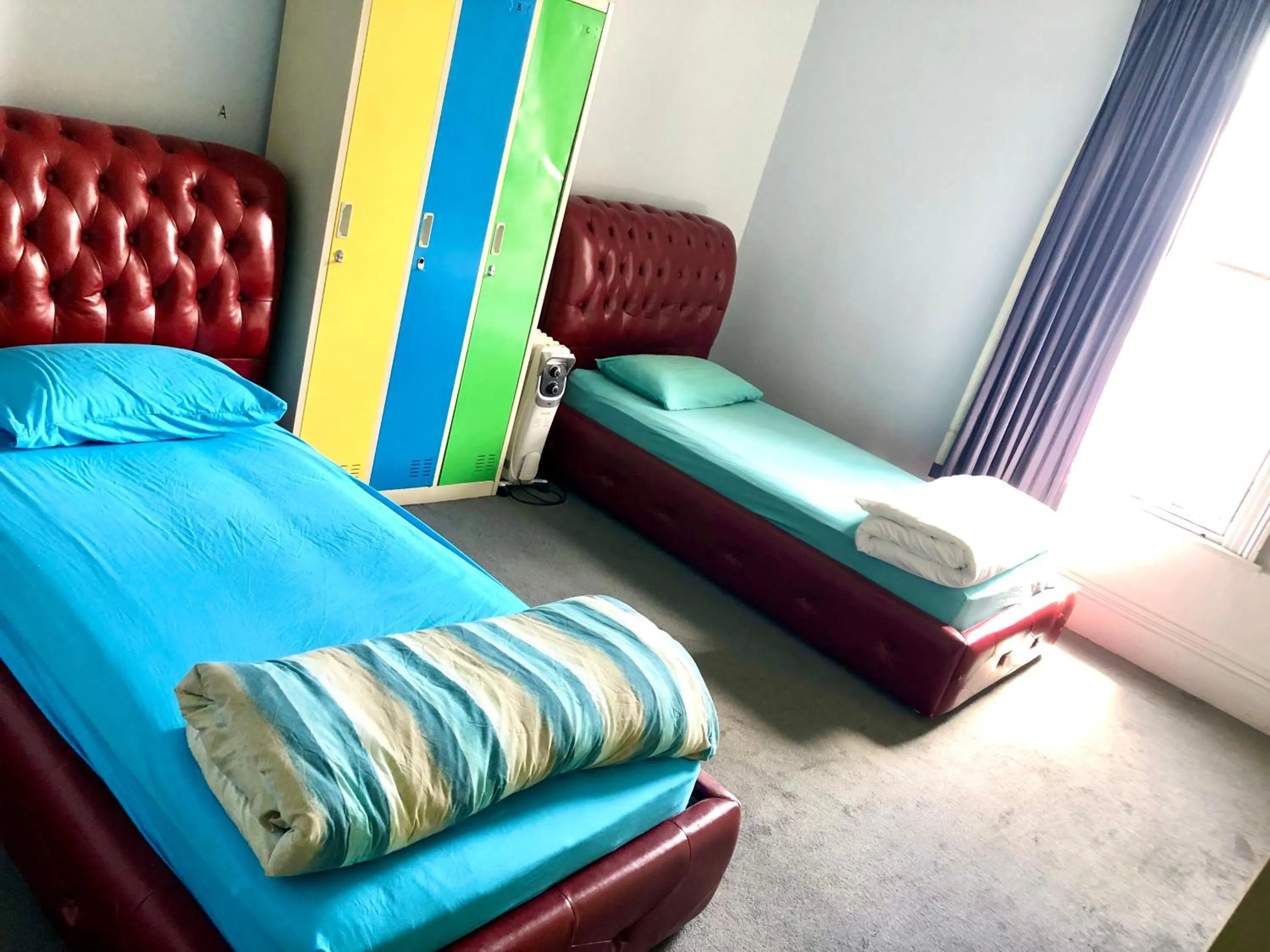 Bedroom, Bed in Backpackers Imperial Hotel