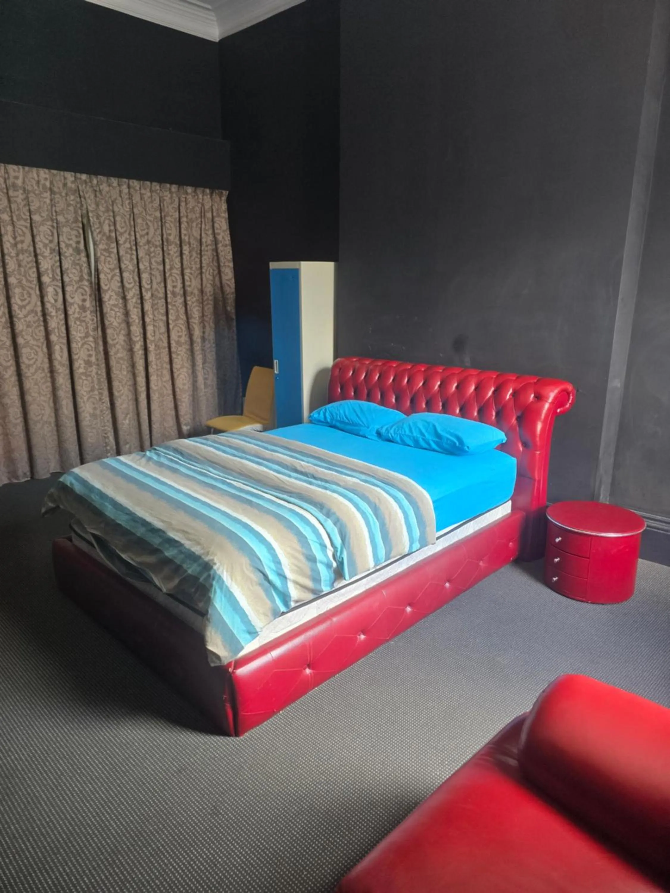 Bedroom, Bed in Backpackers Imperial Hotel