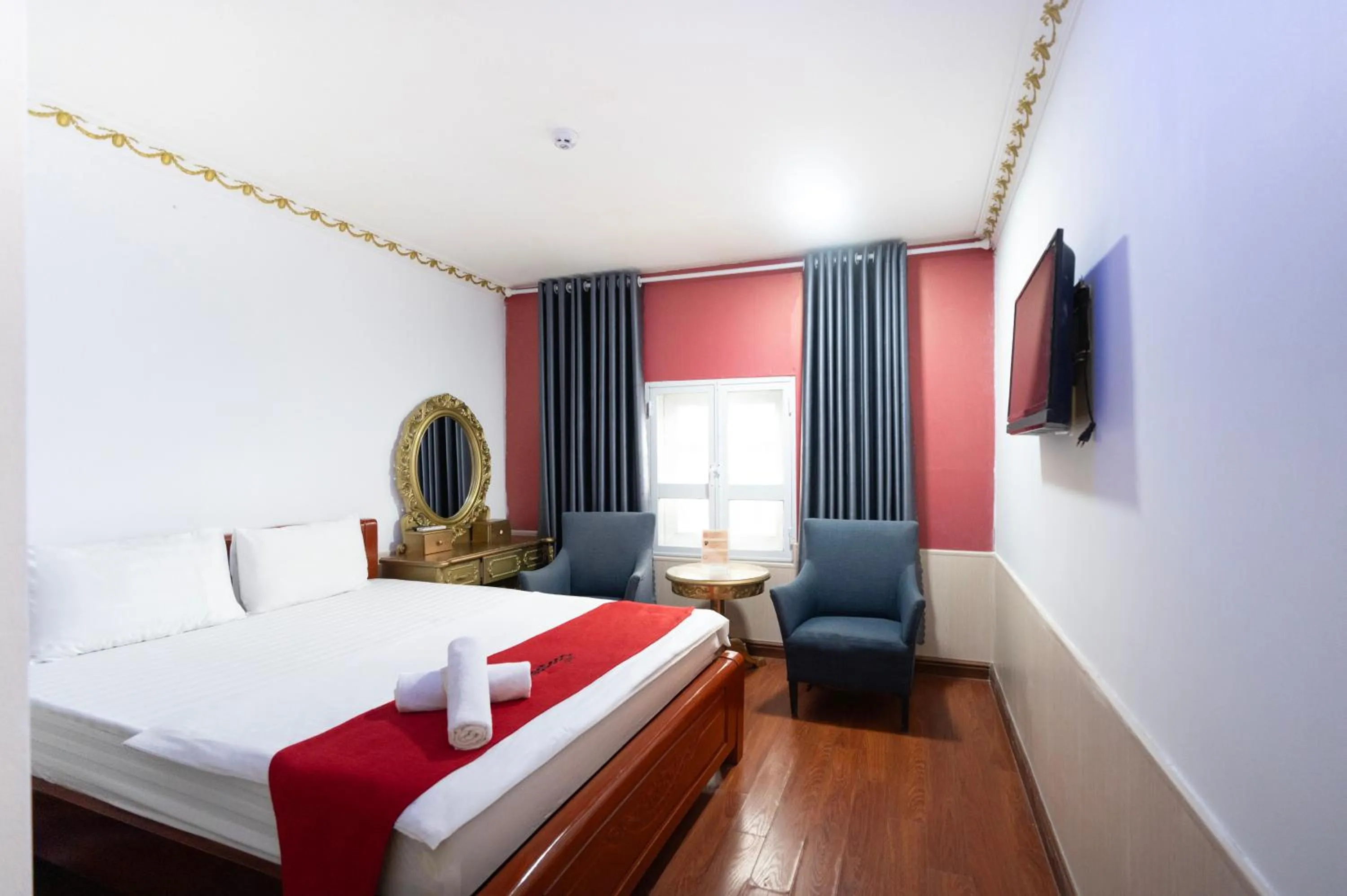 Bed in CROWNE BUI VIEN Hotel