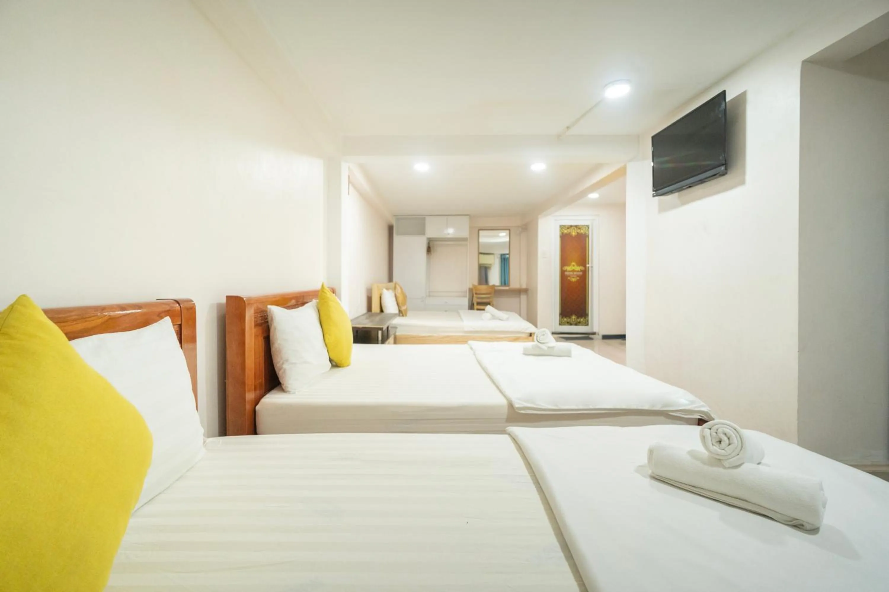 Bed in CROWNE BUI VIEN Hotel