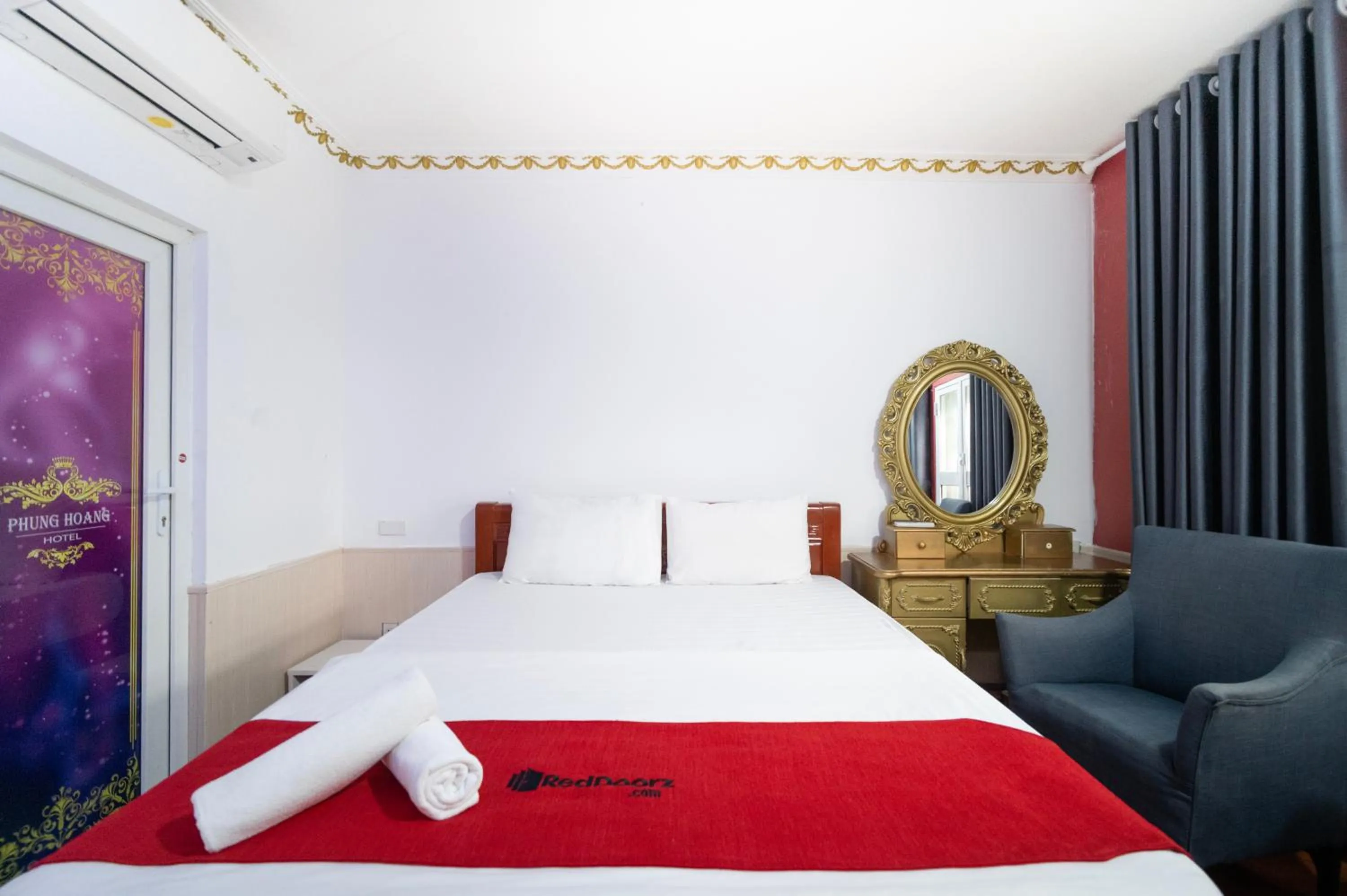 Bed in CROWNE BUI VIEN Hotel