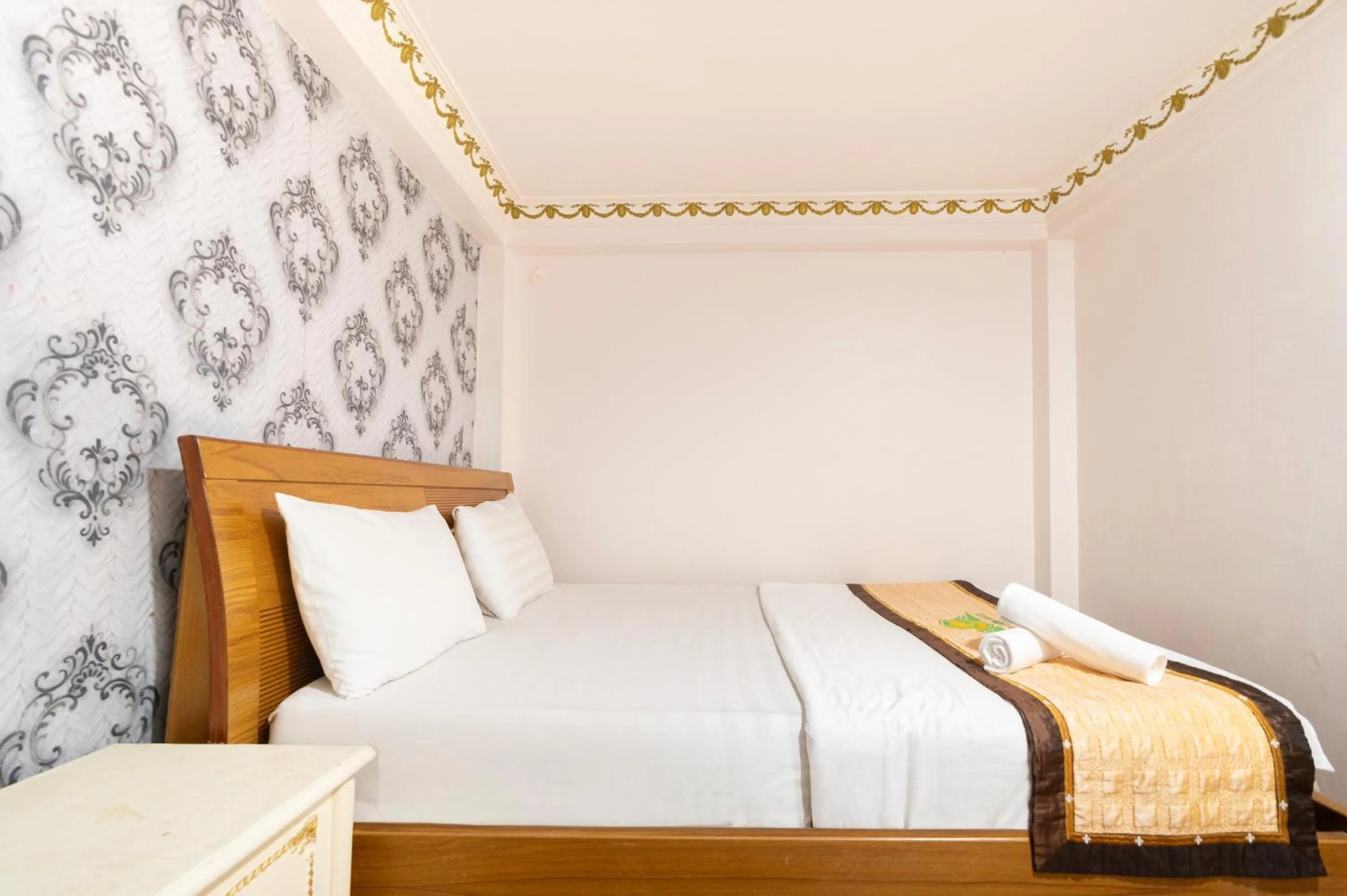 Bed in CROWNE BUI VIEN Hotel