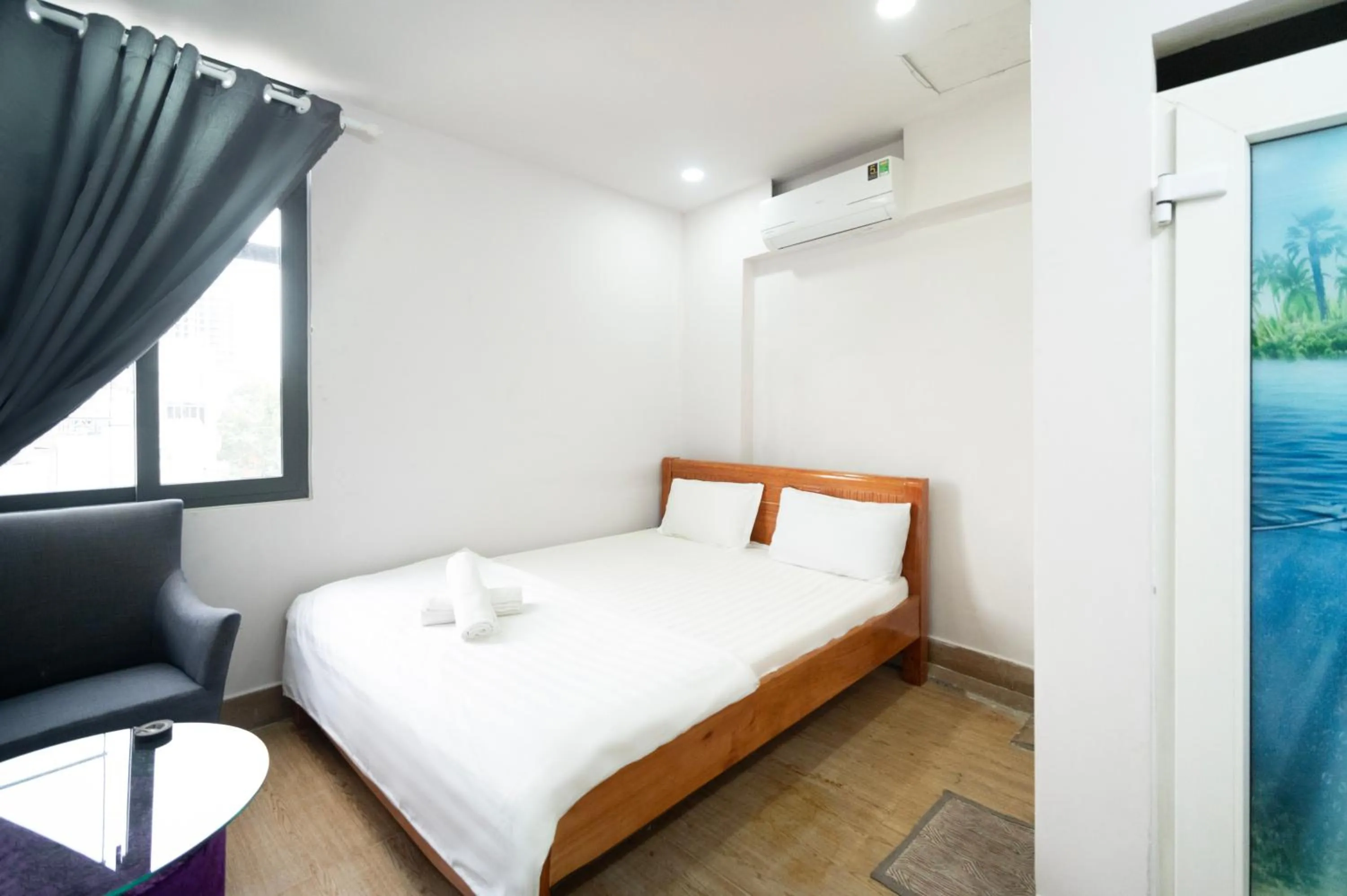 Bed in CROWNE BUI VIEN Hotel