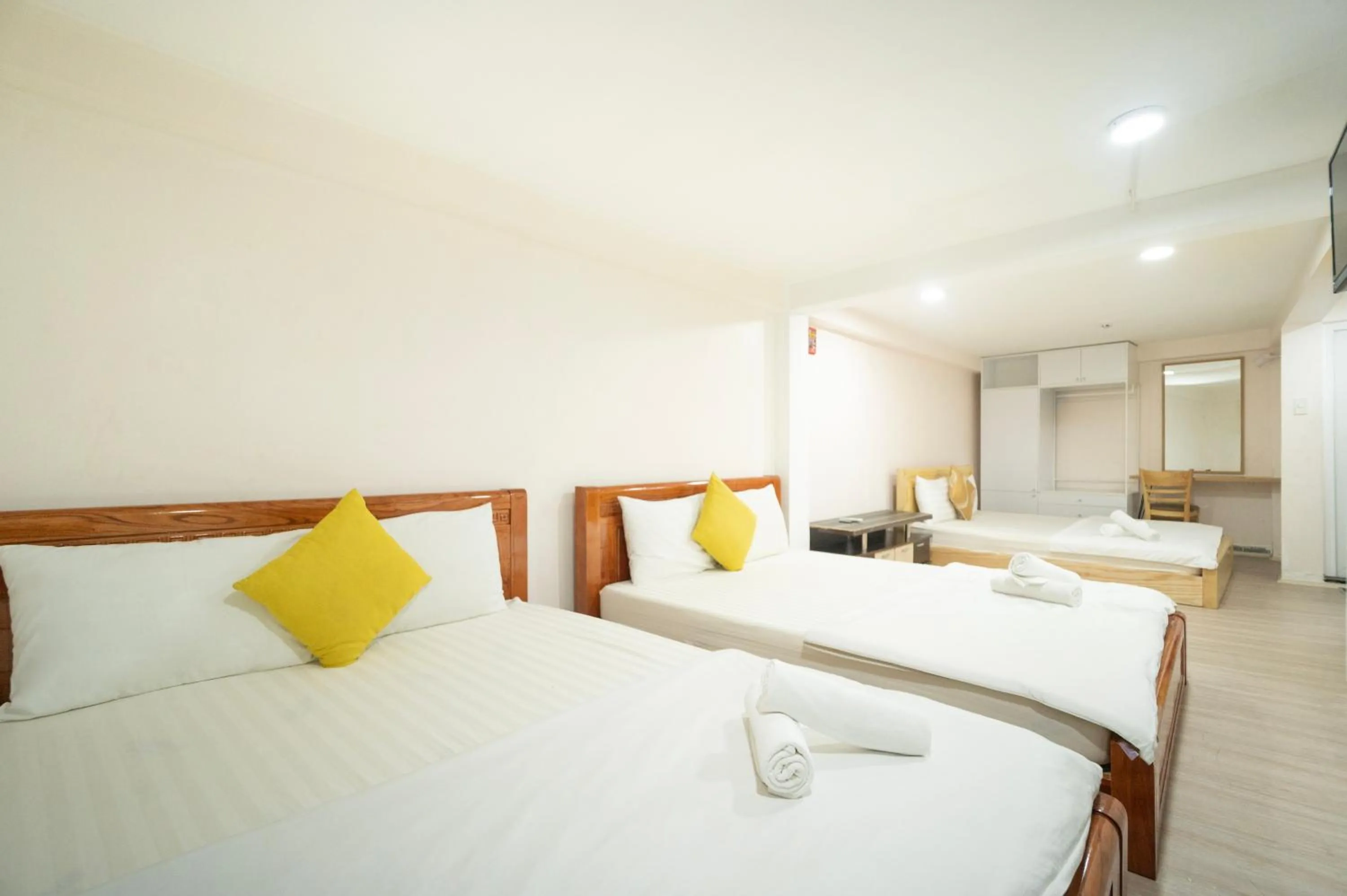 Bed in CROWNE BUI VIEN Hotel