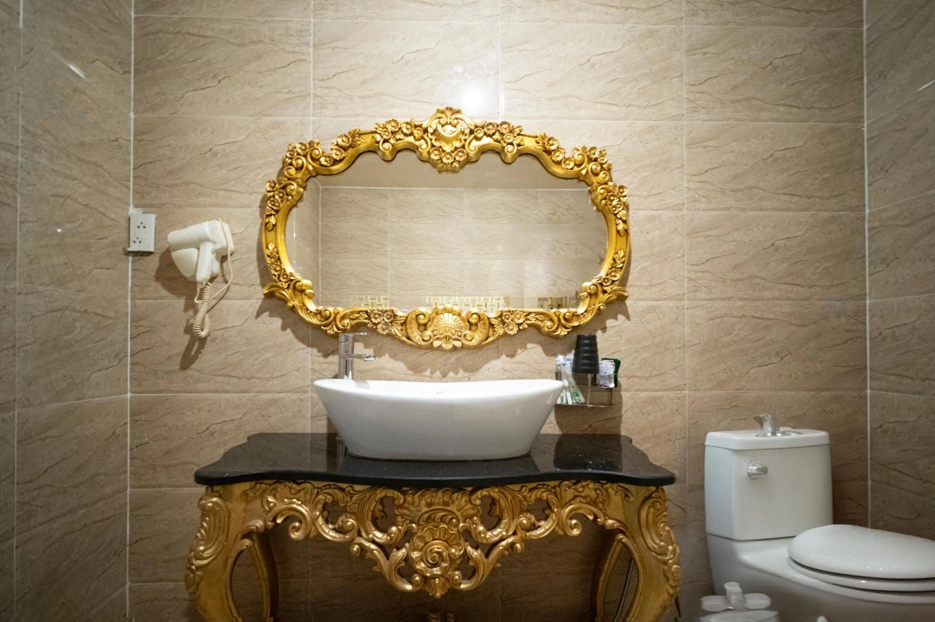 Toilet in CROWNE BUI VIEN Hotel